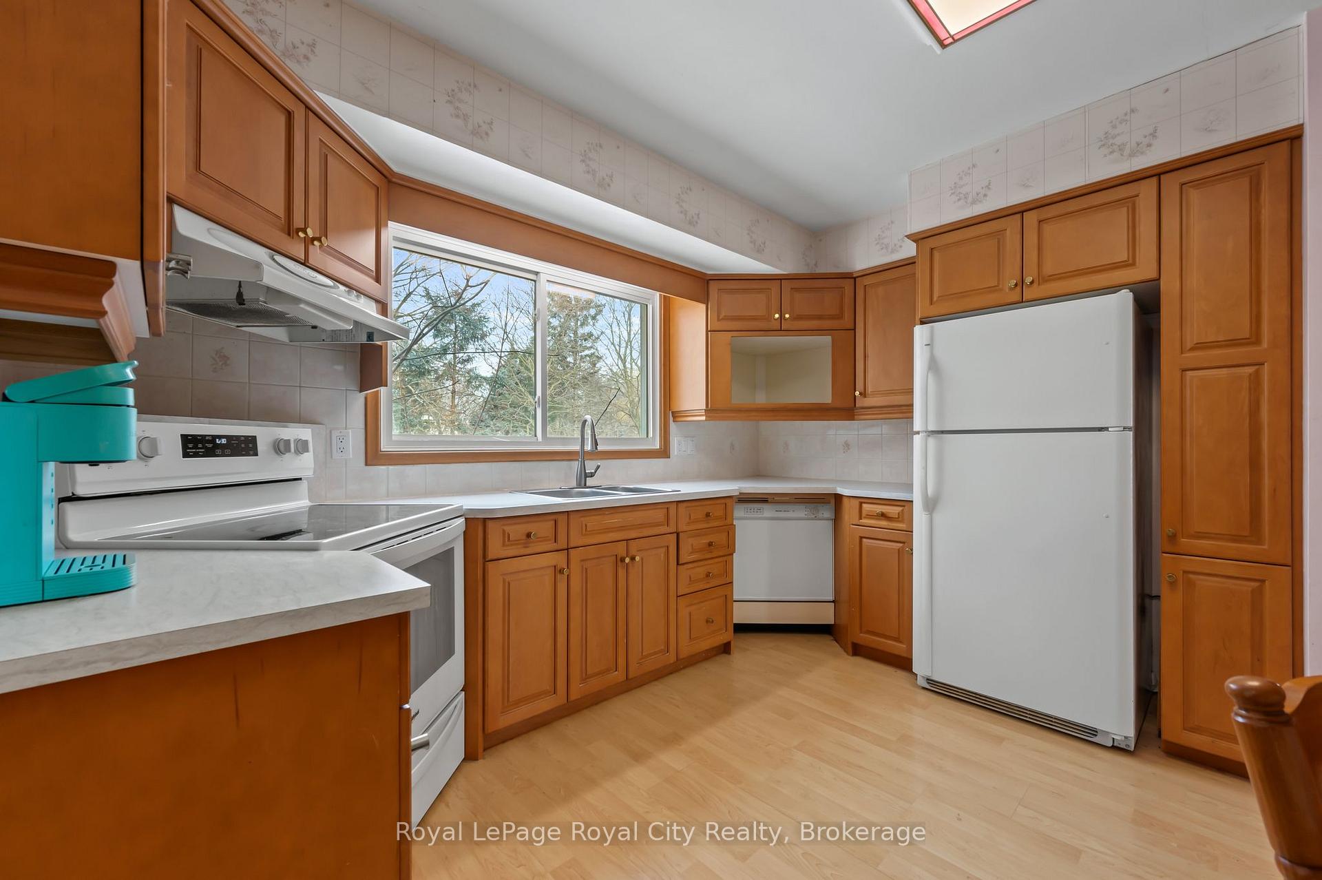 Photo 9 of 65 Balmoral Drive, Guelph, Riverside Park — HOMEH