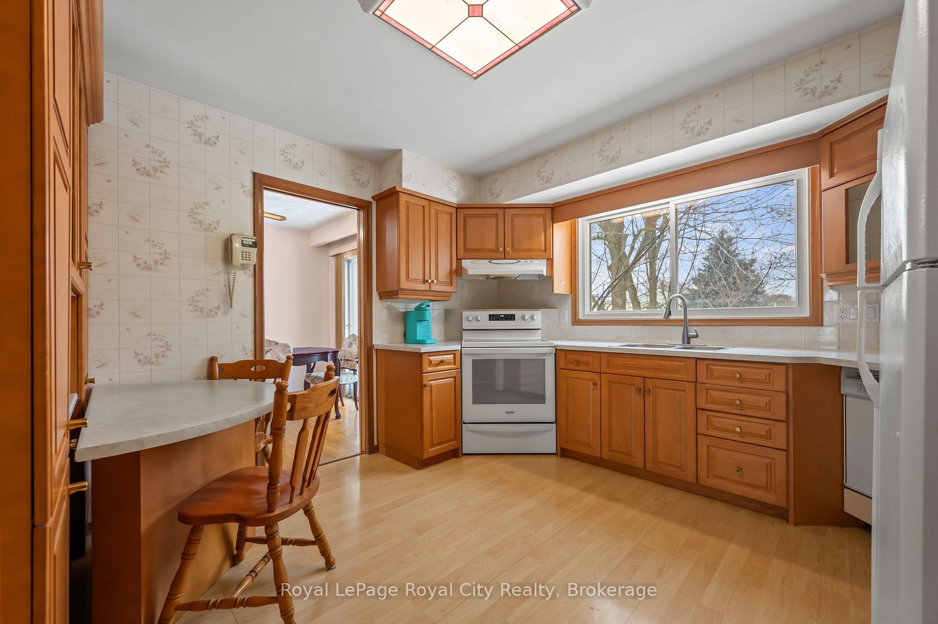 Photo 10 of 65 Balmoral Drive, Guelph, Riverside Park — HOMEH