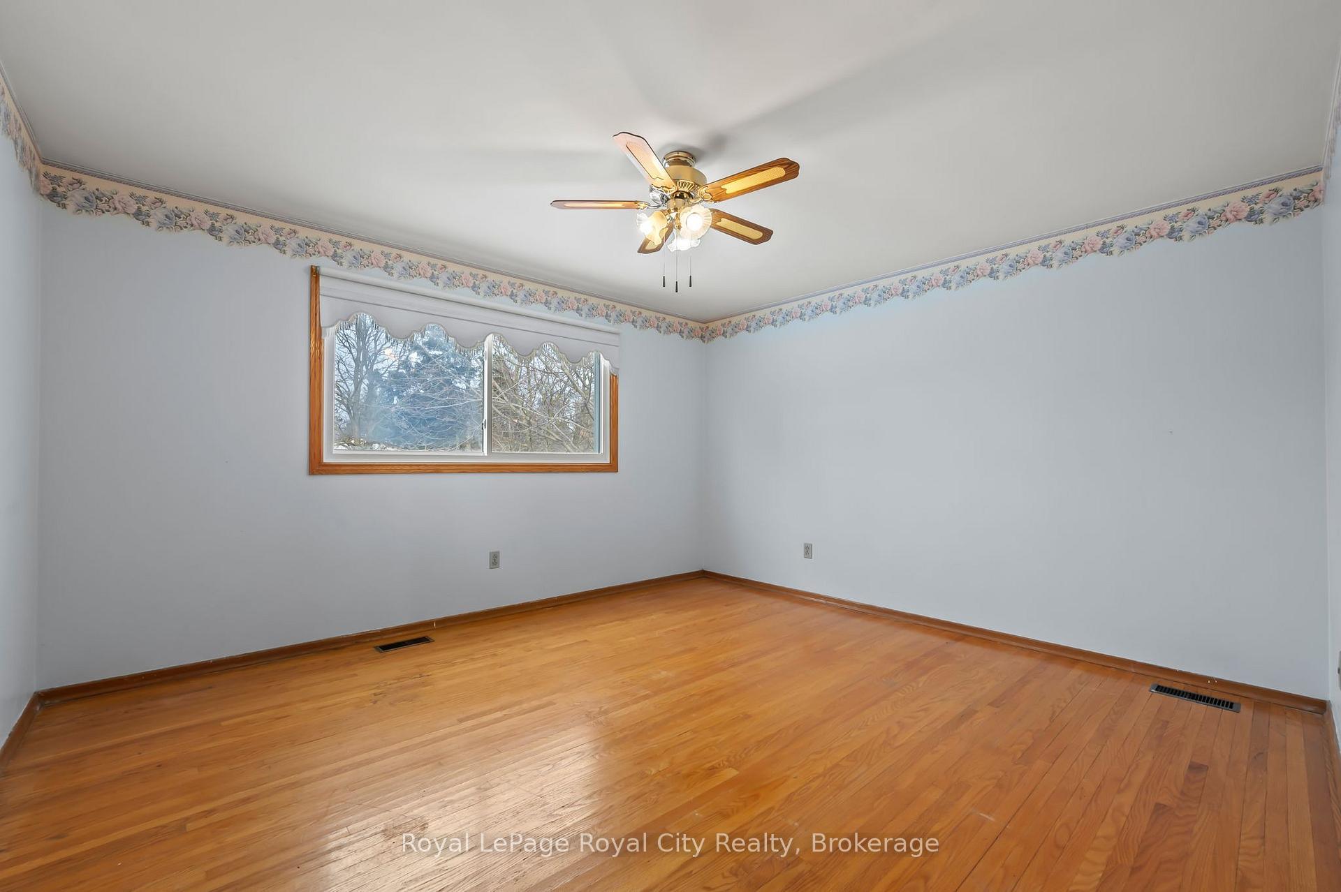 Photo 11 of 65 Balmoral Drive, Guelph, Riverside Park — HOMEH
