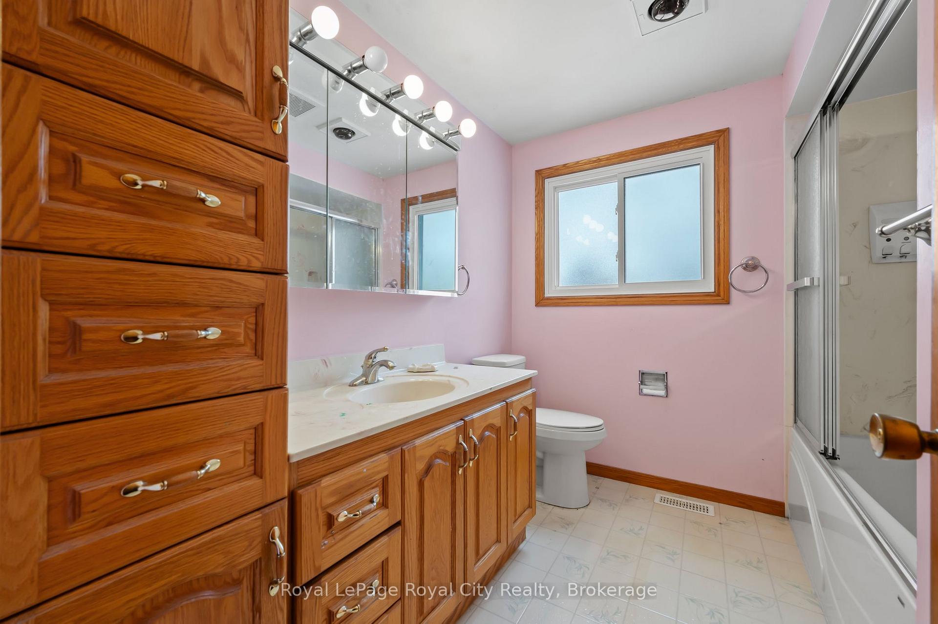 Photo 15 of 65 Balmoral Drive, Guelph, Riverside Park — HOMEH