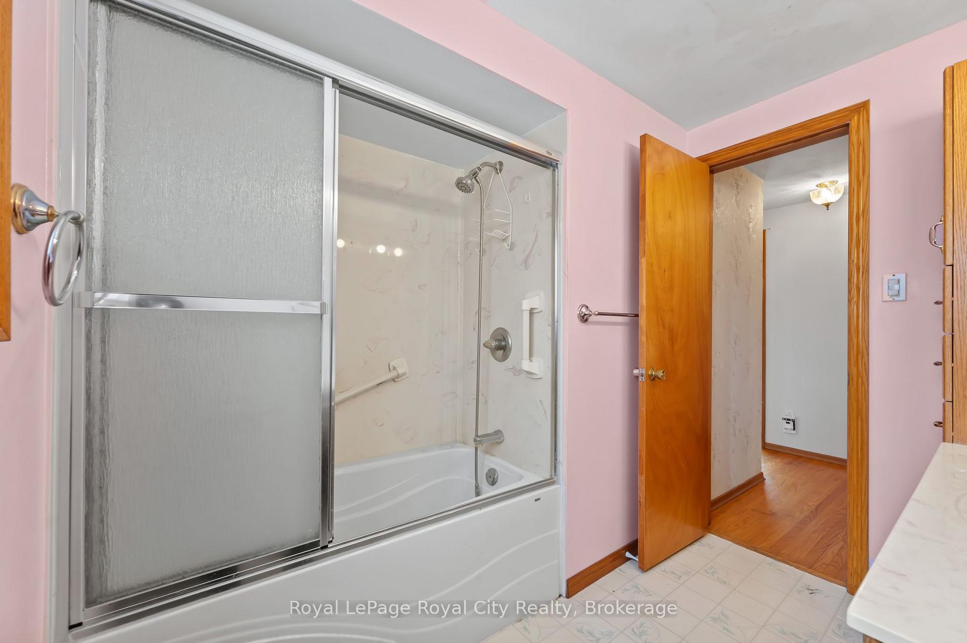 Photo 16 of 65 Balmoral Drive, Guelph, Riverside Park — HOMEH