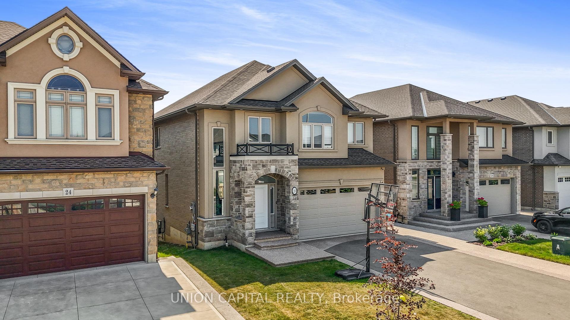Photo 2 of 26 Hampshire Place, Hamilton, Stoney Creek Mountain — HOMEH