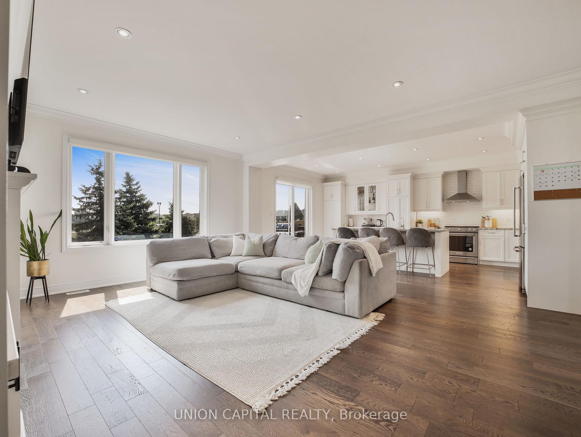 Photo 3 of 26 Hampshire Place, Hamilton, Stoney Creek Mountain — HOMEH