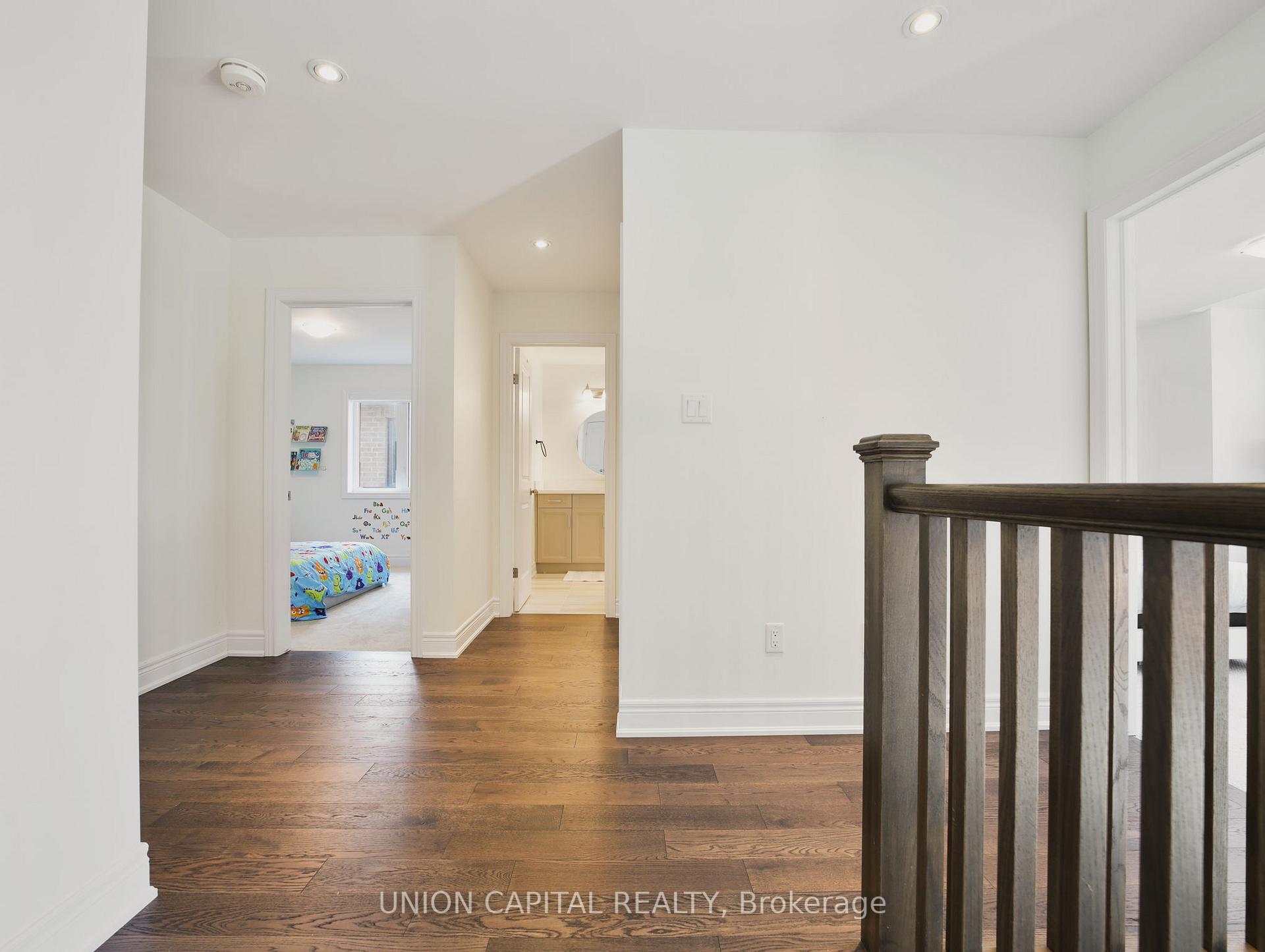 Photo 12 of 26 Hampshire Place, Hamilton, Stoney Creek Mountain — HOMEH