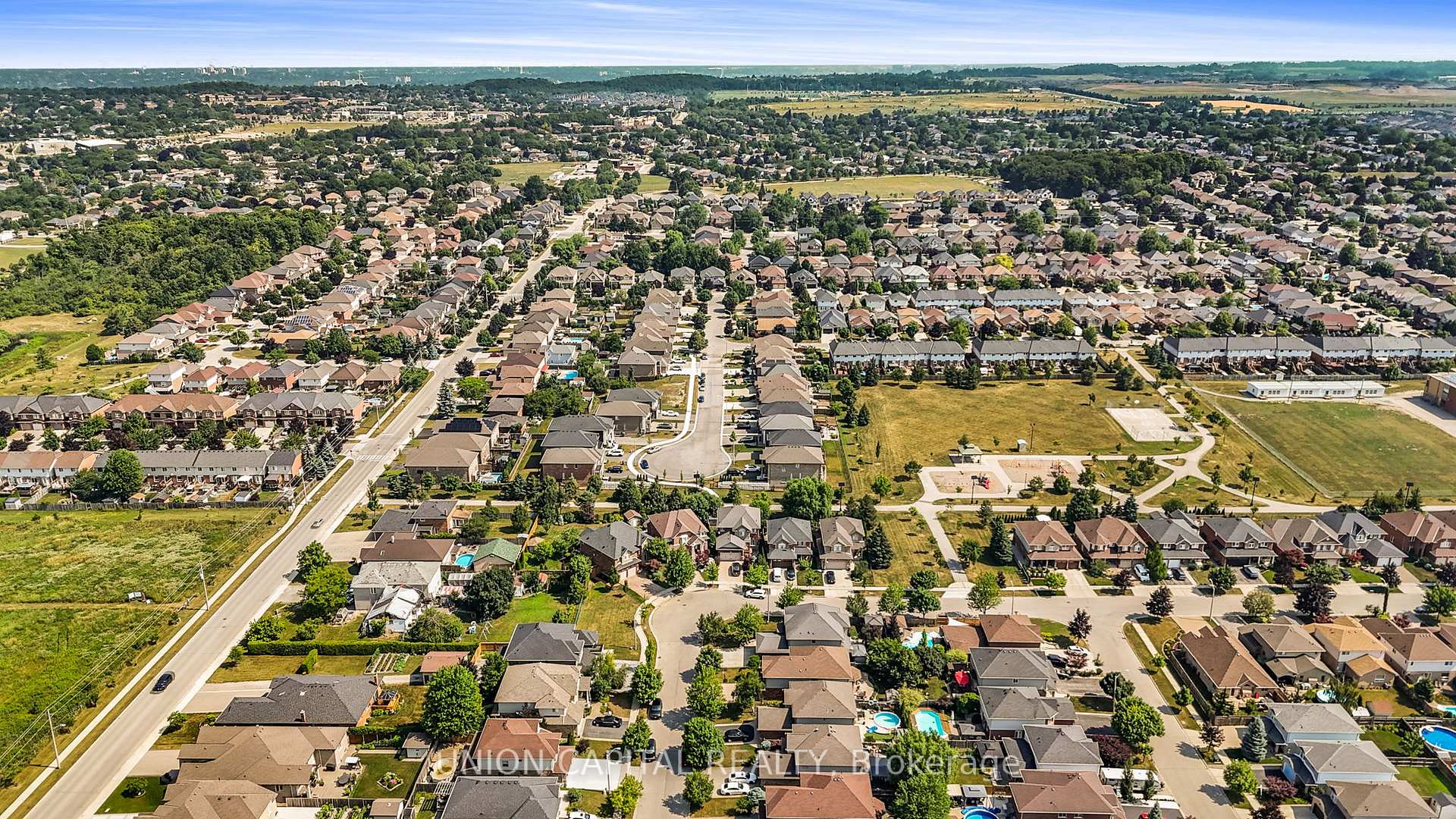 Photo 40 of 26 Hampshire Place, Hamilton, Stoney Creek Mountain — HOMEH