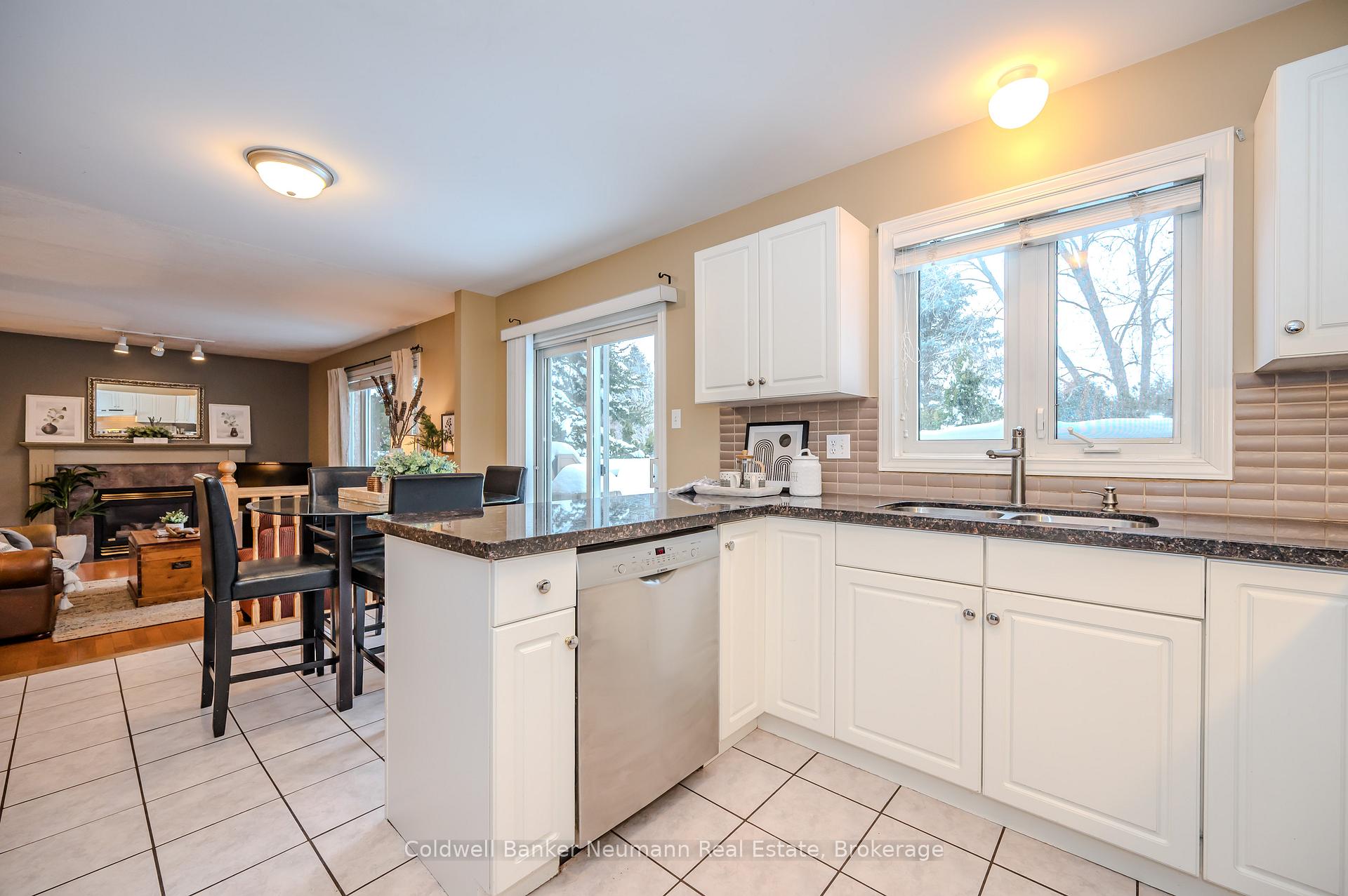 Photo 14 of 108 Pine Ridge Drive, Guelph, Pineridge/Westminster Woods — HOMEH