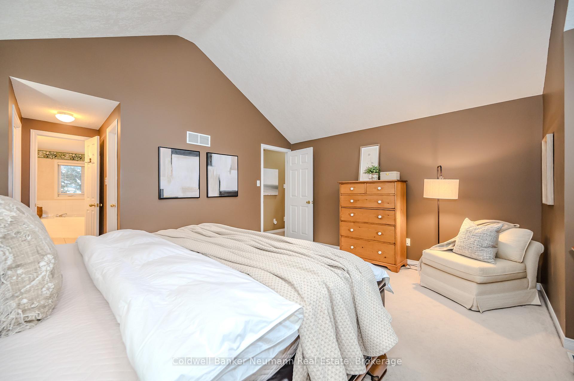 Photo 33 of 108 Pine Ridge Drive, Guelph, Pineridge/Westminster Woods — HOMEH