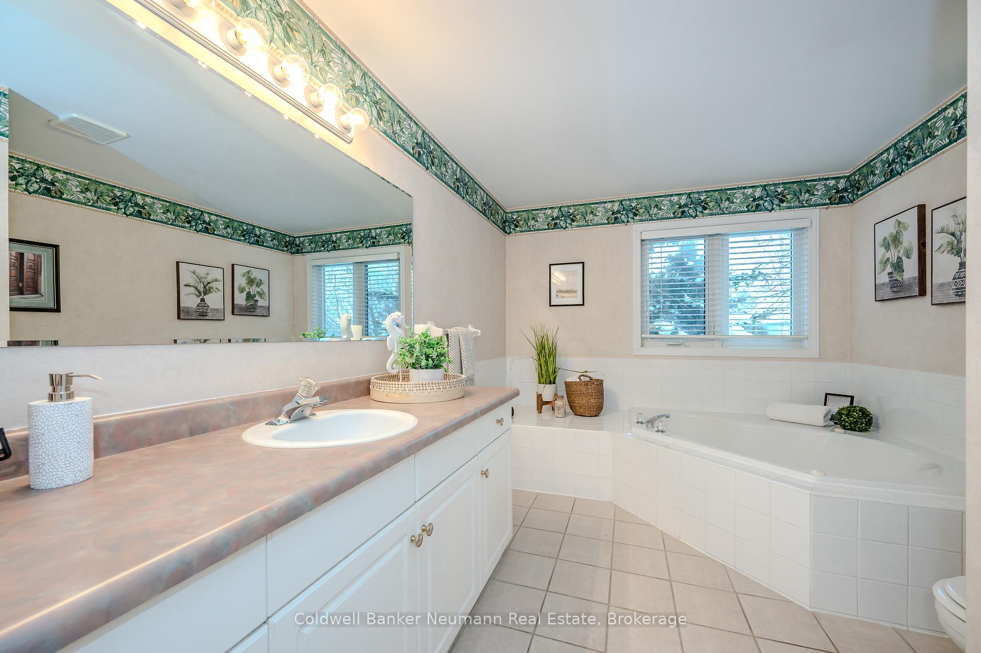 Photo 34 of 108 Pine Ridge Drive, Guelph, Pineridge/Westminster Woods — HOMEH