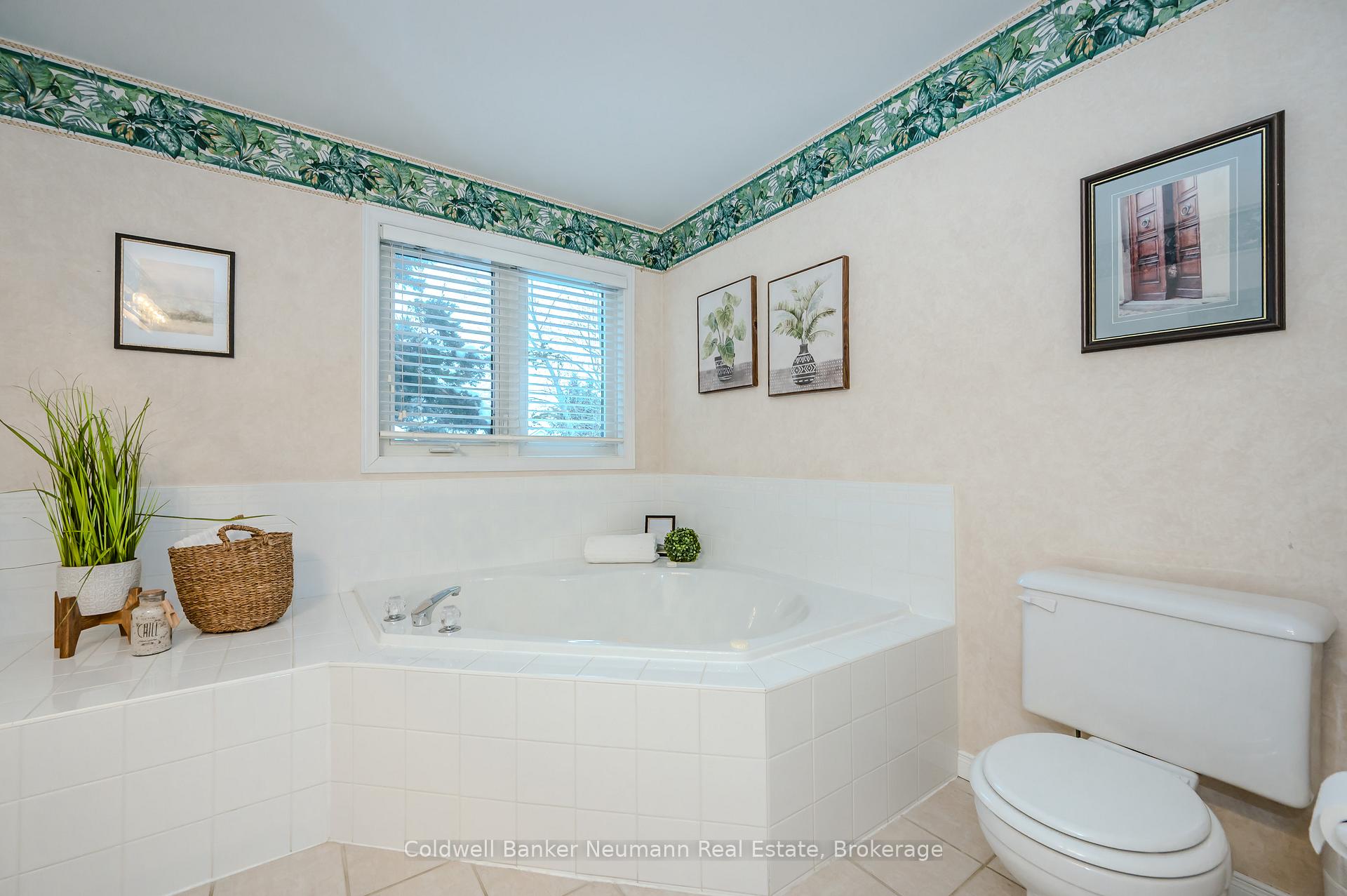 Photo 35 of 108 Pine Ridge Drive, Guelph, Pineridge/Westminster Woods — HOMEH