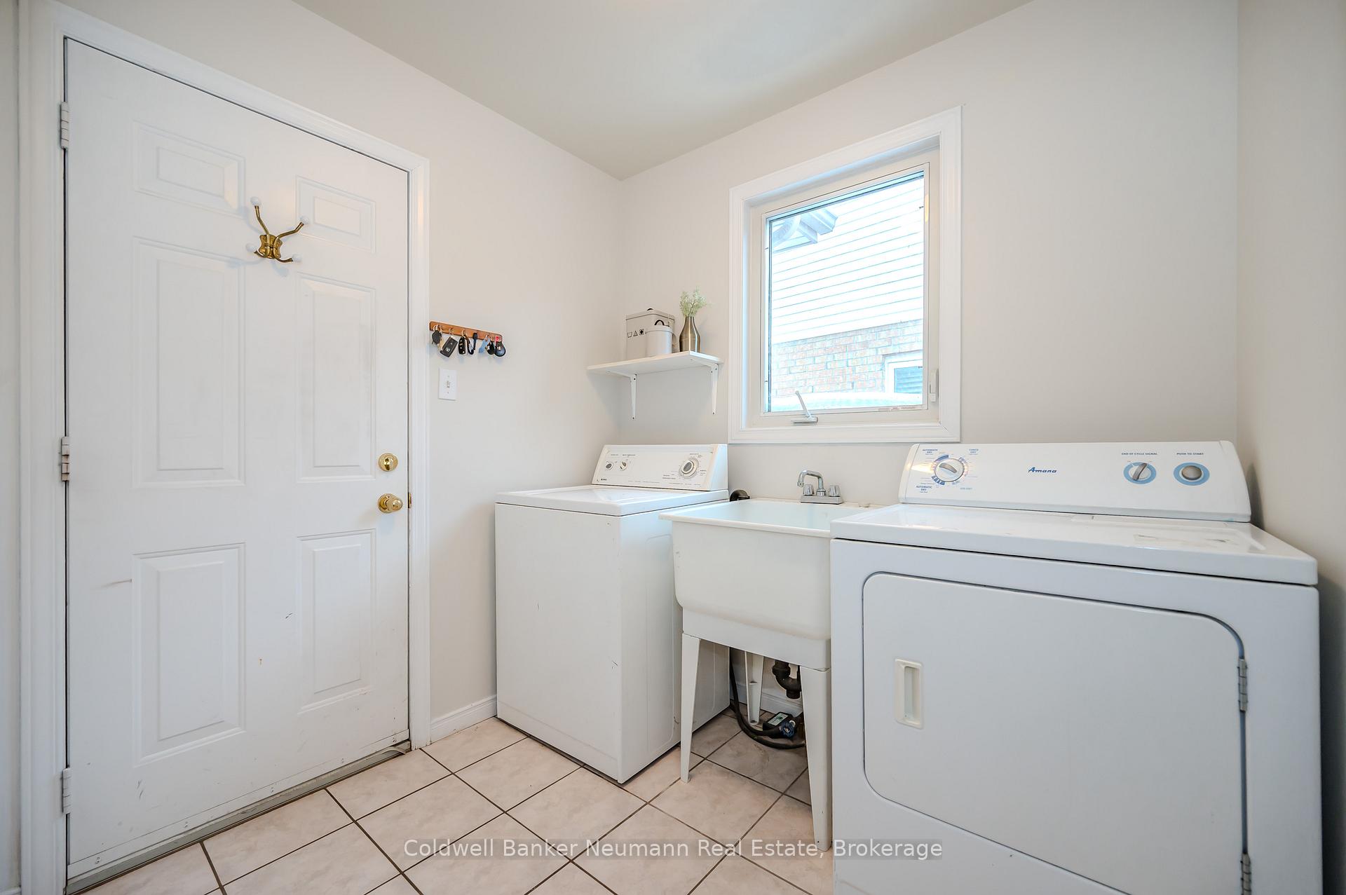 Photo 37 of 108 Pine Ridge Drive, Guelph, Pineridge/Westminster Woods — HOMEH