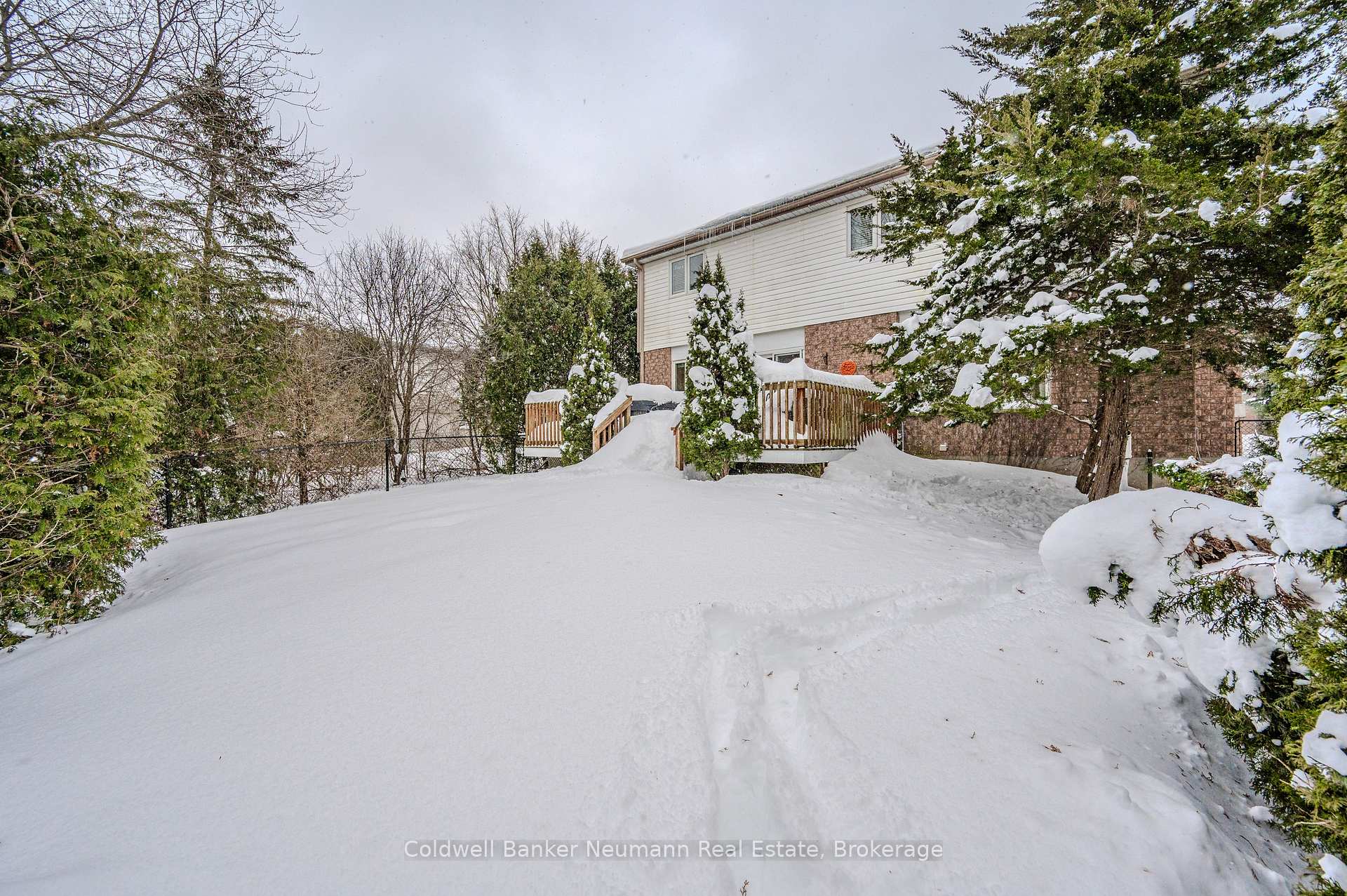 Photo 42 of 108 Pine Ridge Drive, Guelph, Pineridge/Westminster Woods — HOMEH