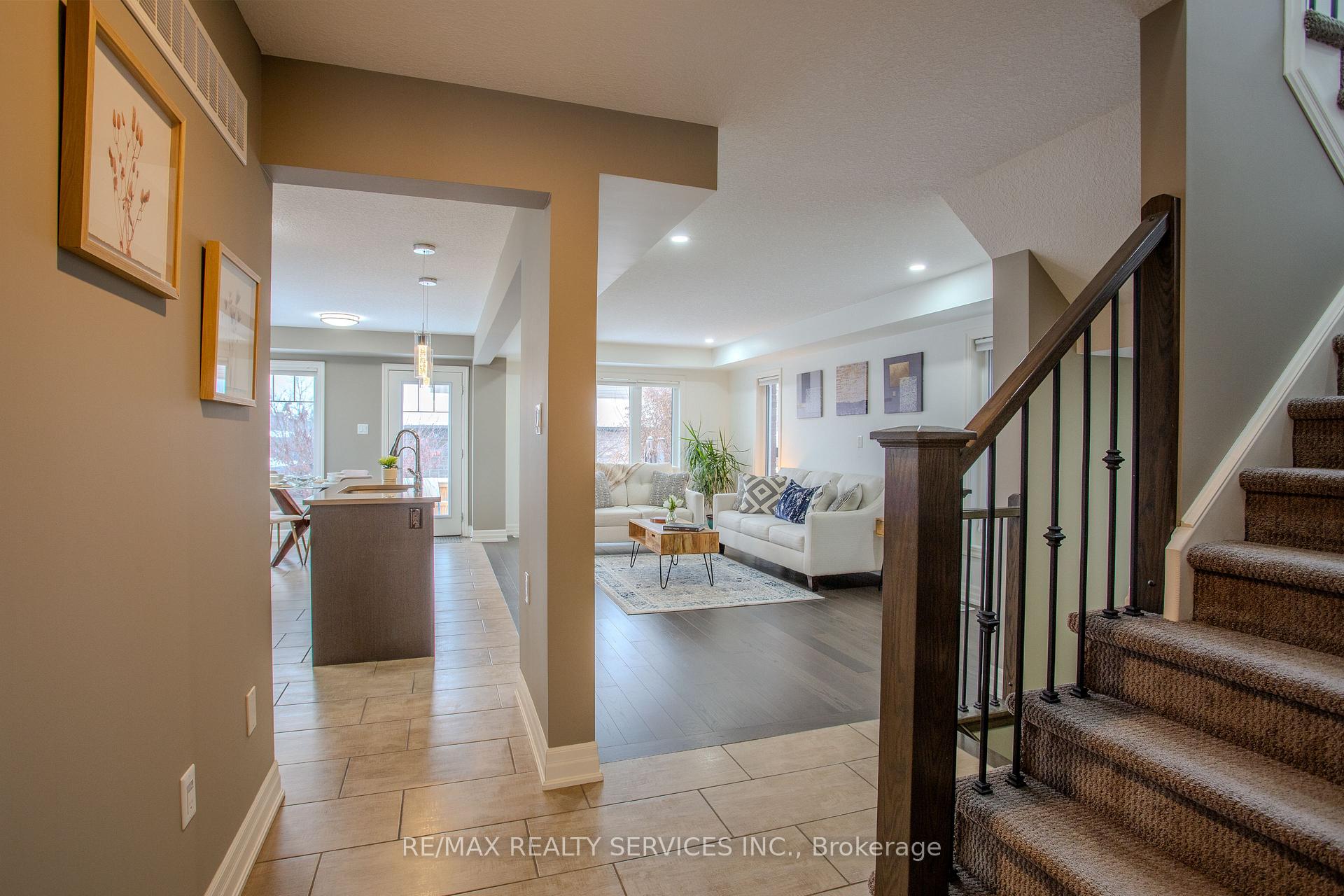 Photo 5 of 225 Goodwin Drive, Guelph, Pineridge/Westminster Woods — HOMEH