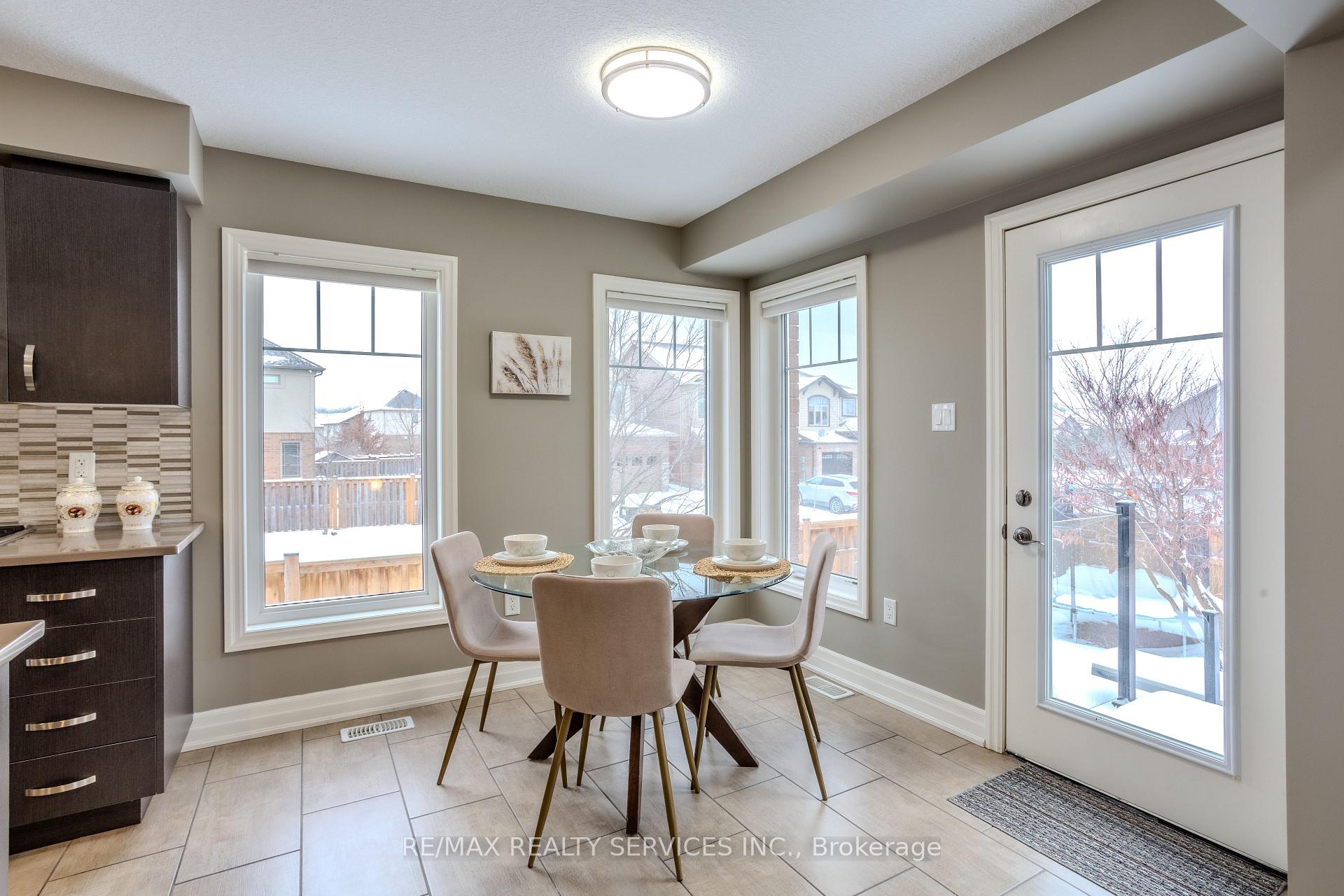 Photo 10 of 225 Goodwin Drive, Guelph, Pineridge/Westminster Woods — HOMEH