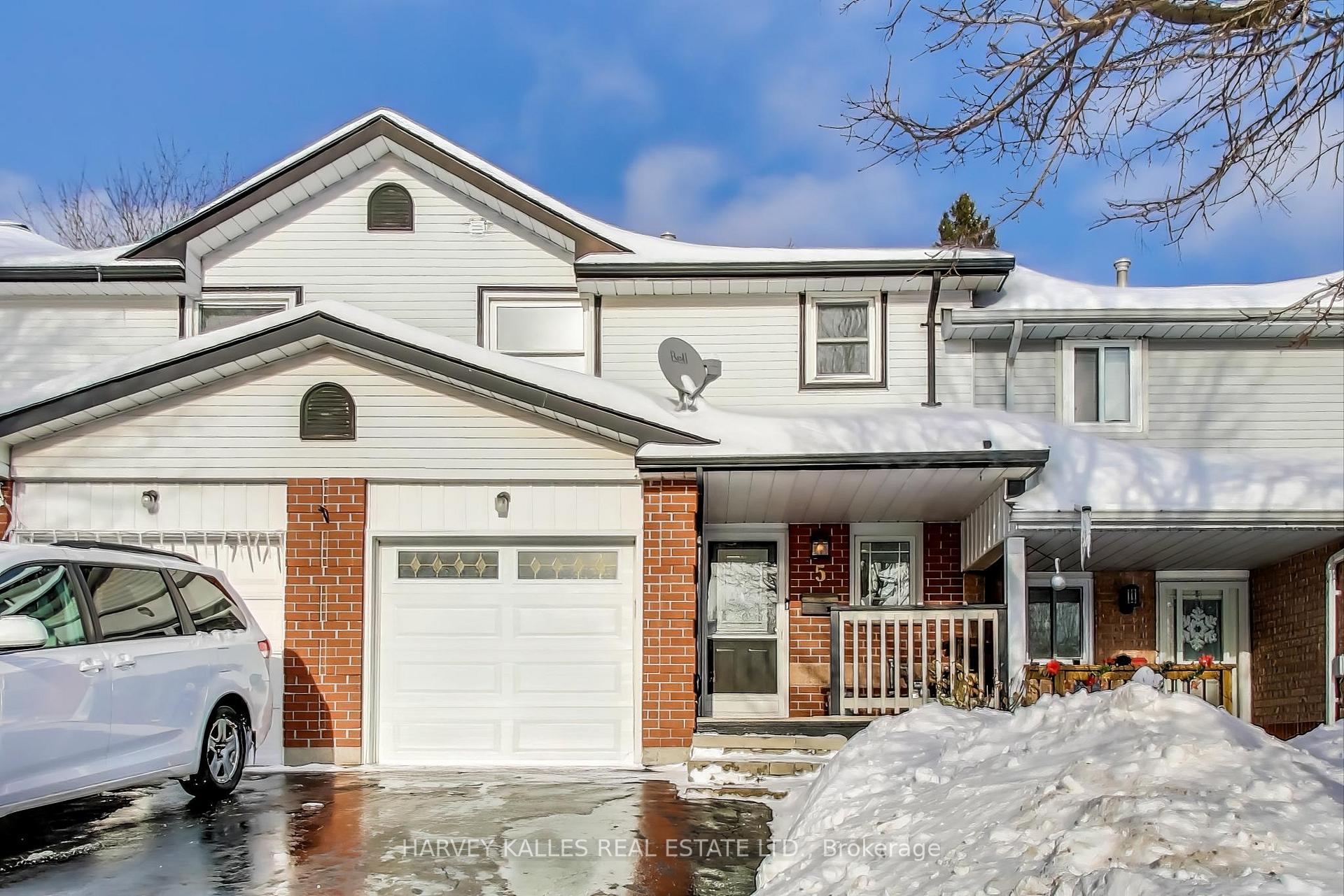 Front of 5 Grandridge Crescent