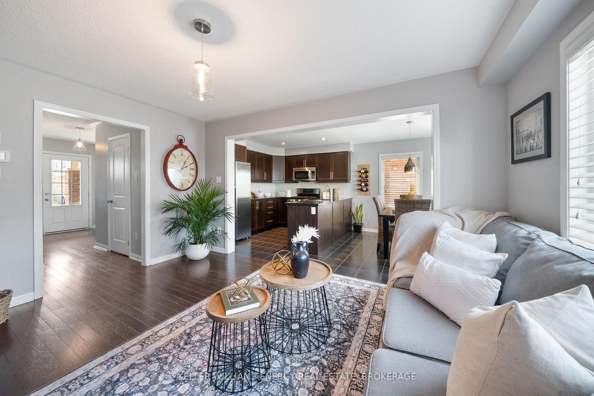 Photo 4 of 22 Carey Lane, Clarington, Bowmanville — HOMEH