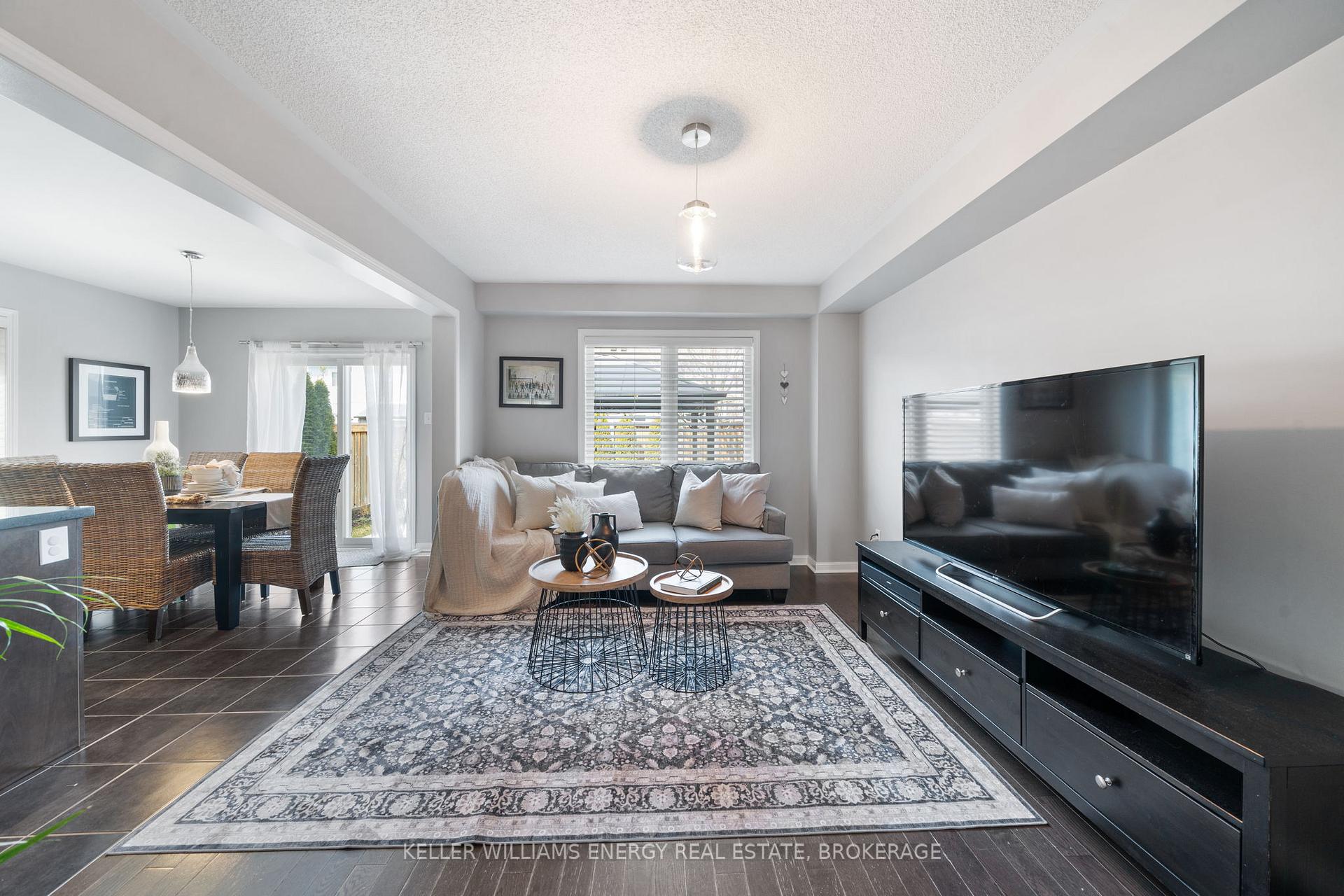 Photo 5 of 22 Carey Lane, Clarington, Bowmanville — HOMEH