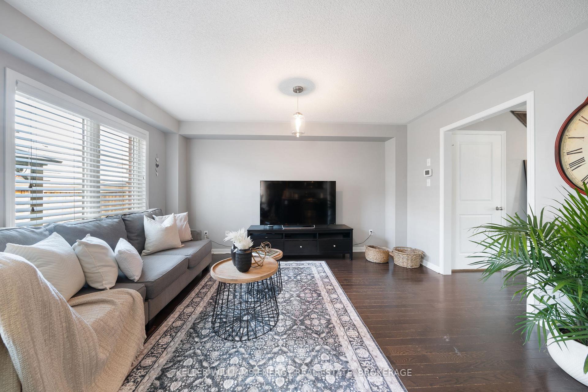 Photo 6 of 22 Carey Lane, Clarington, Bowmanville — HOMEH