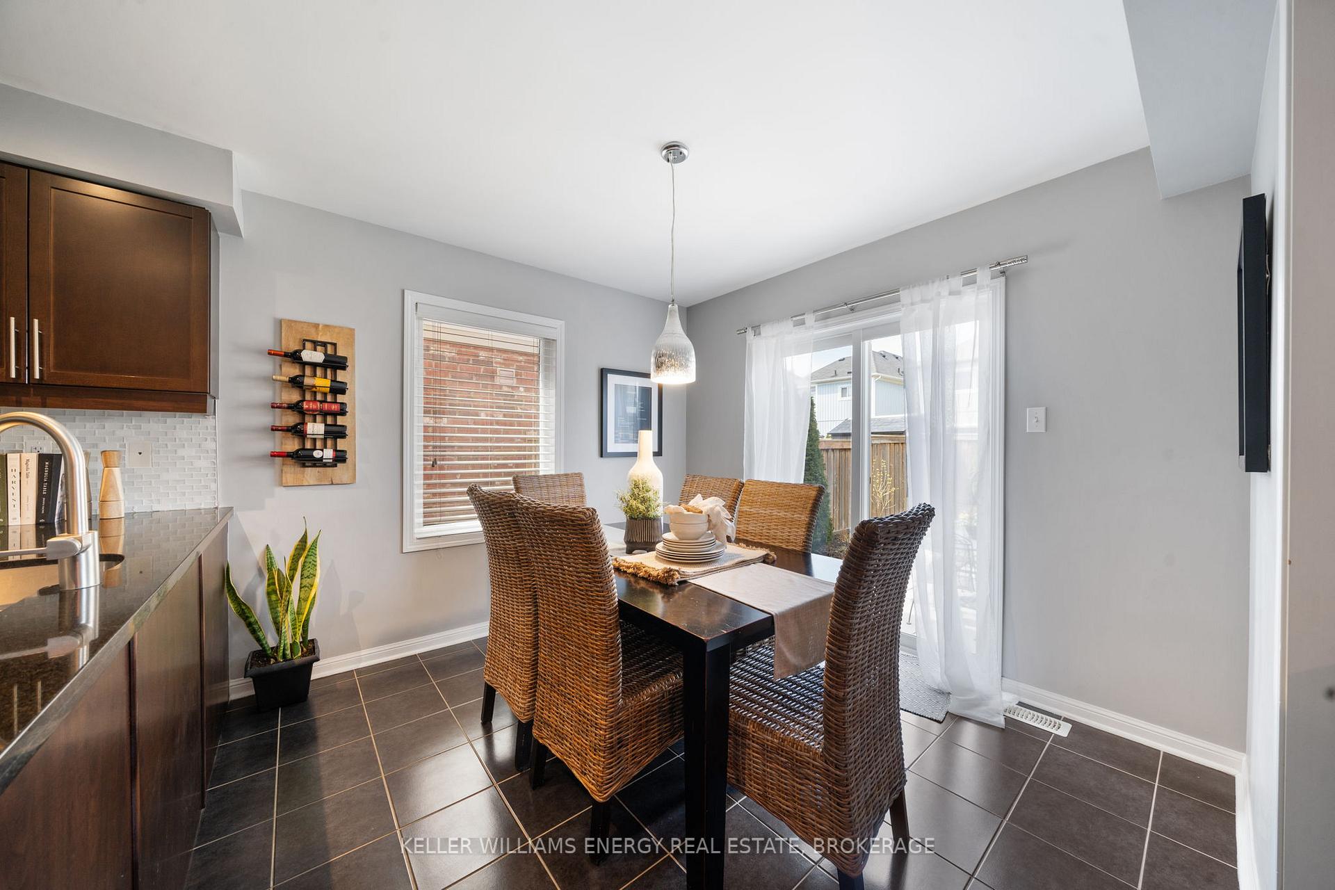 Photo 7 of 22 Carey Lane, Clarington, Bowmanville — HOMEH