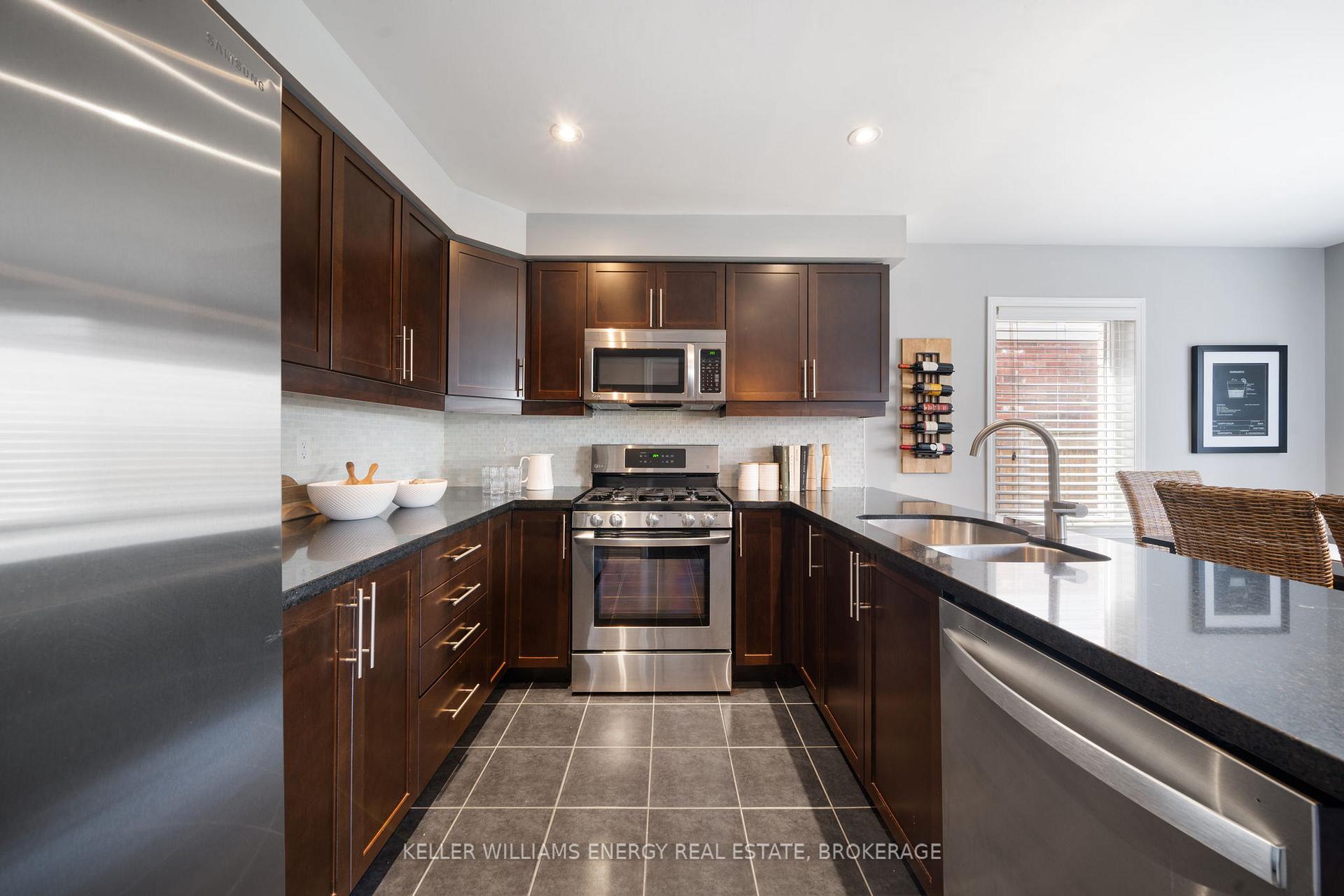 Photo 8 of 22 Carey Lane, Clarington, Bowmanville — HOMEH