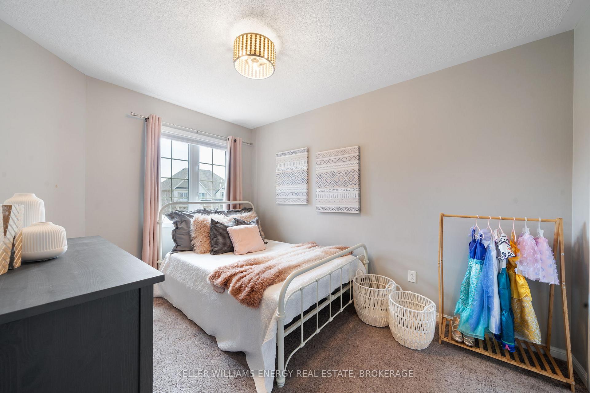 Photo 11 of 22 Carey Lane, Clarington, Bowmanville — HOMEH