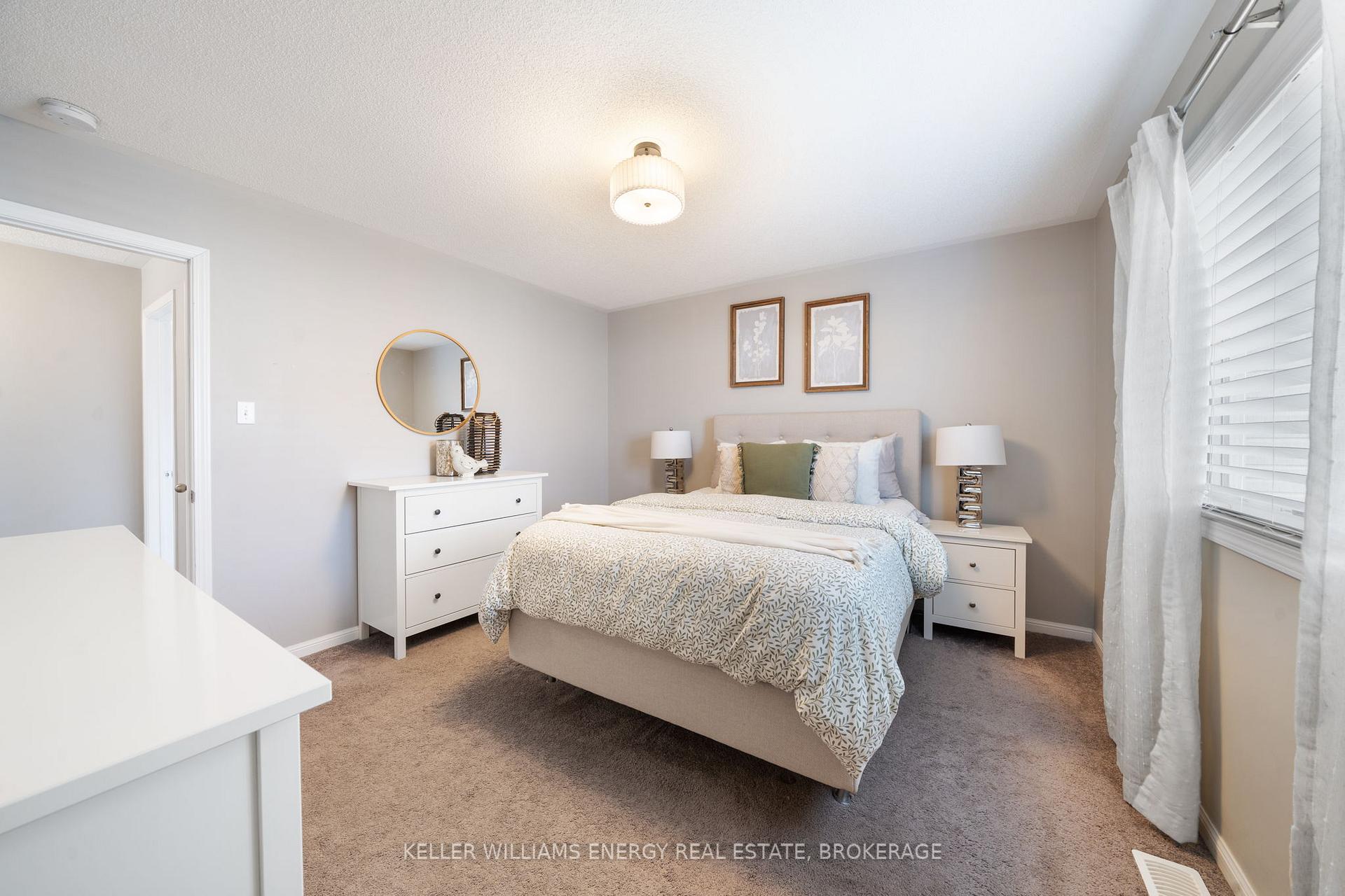 Photo 14 of 22 Carey Lane, Clarington, Bowmanville — HOMEH