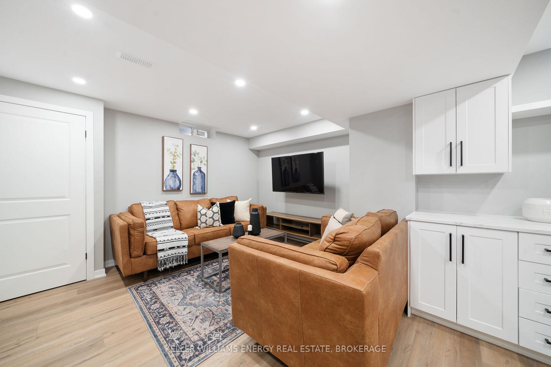 Photo 16 of 22 Carey Lane, Clarington, Bowmanville — HOMEH