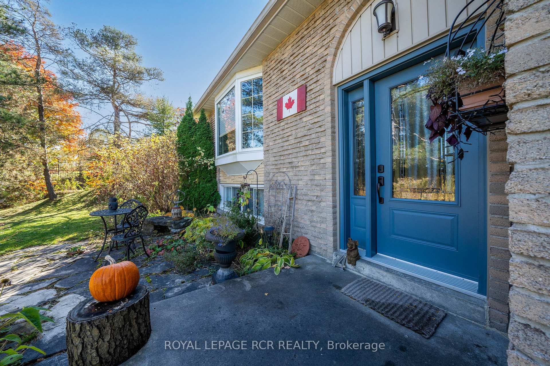 Photo 4 of 74 Old King Road, Caledon, Bolton East — HOMEH