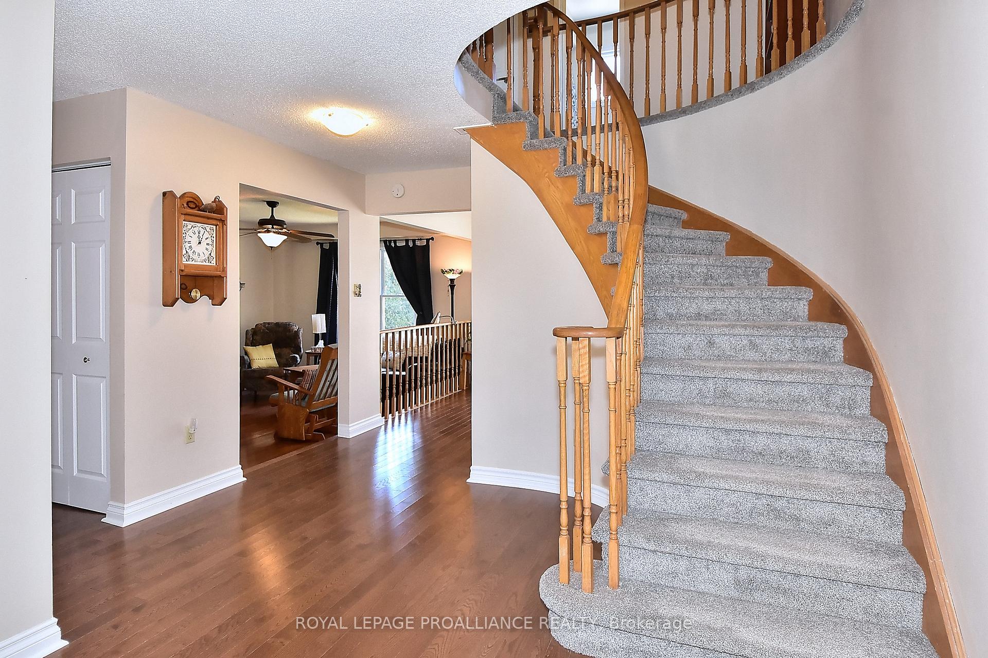 Photo 3 of 45 Strathmanor Drive, Clarington, Bowmanville — HOMEH