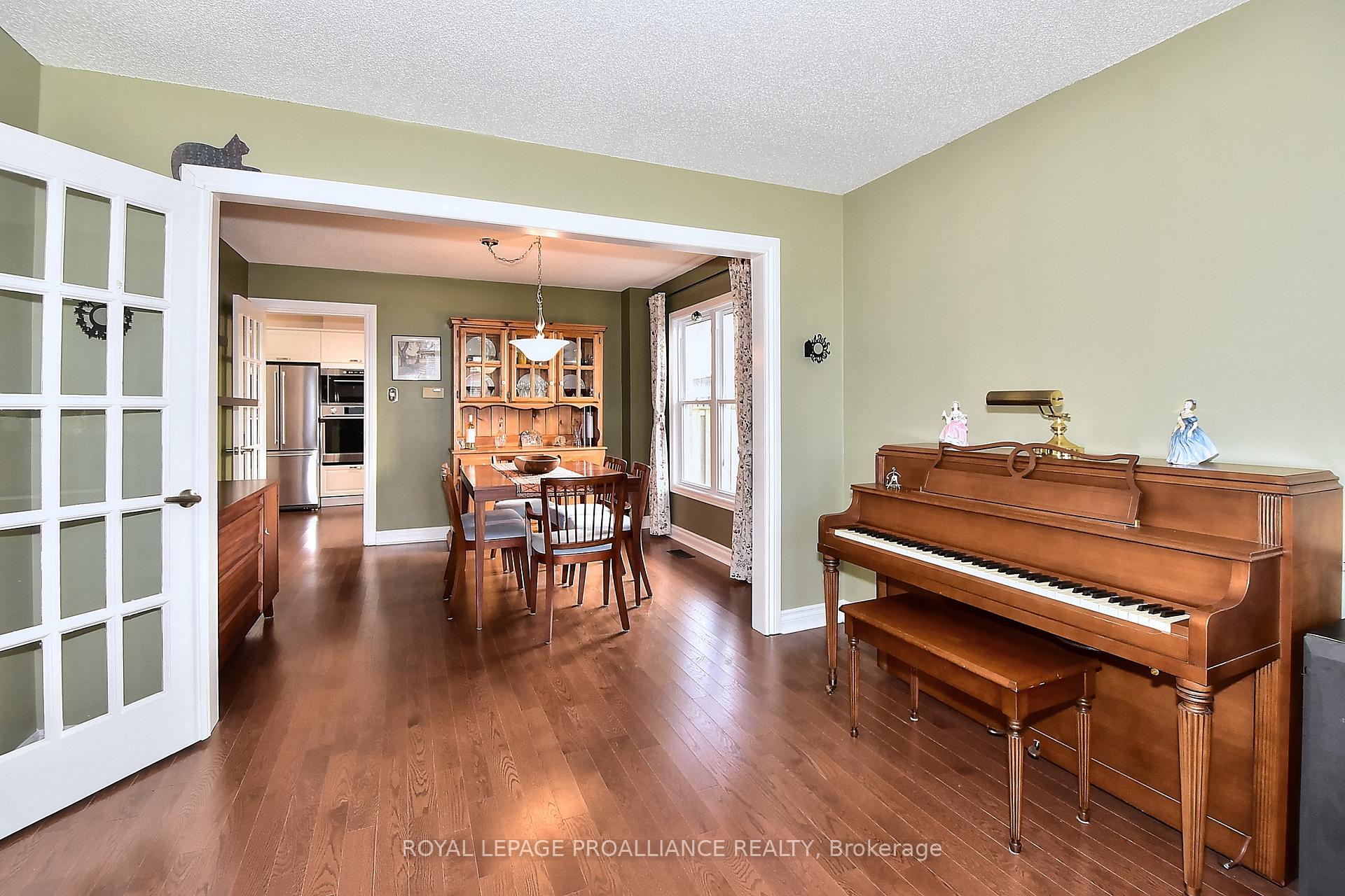 Photo 7 of 45 Strathmanor Drive, Clarington, Bowmanville — HOMEH