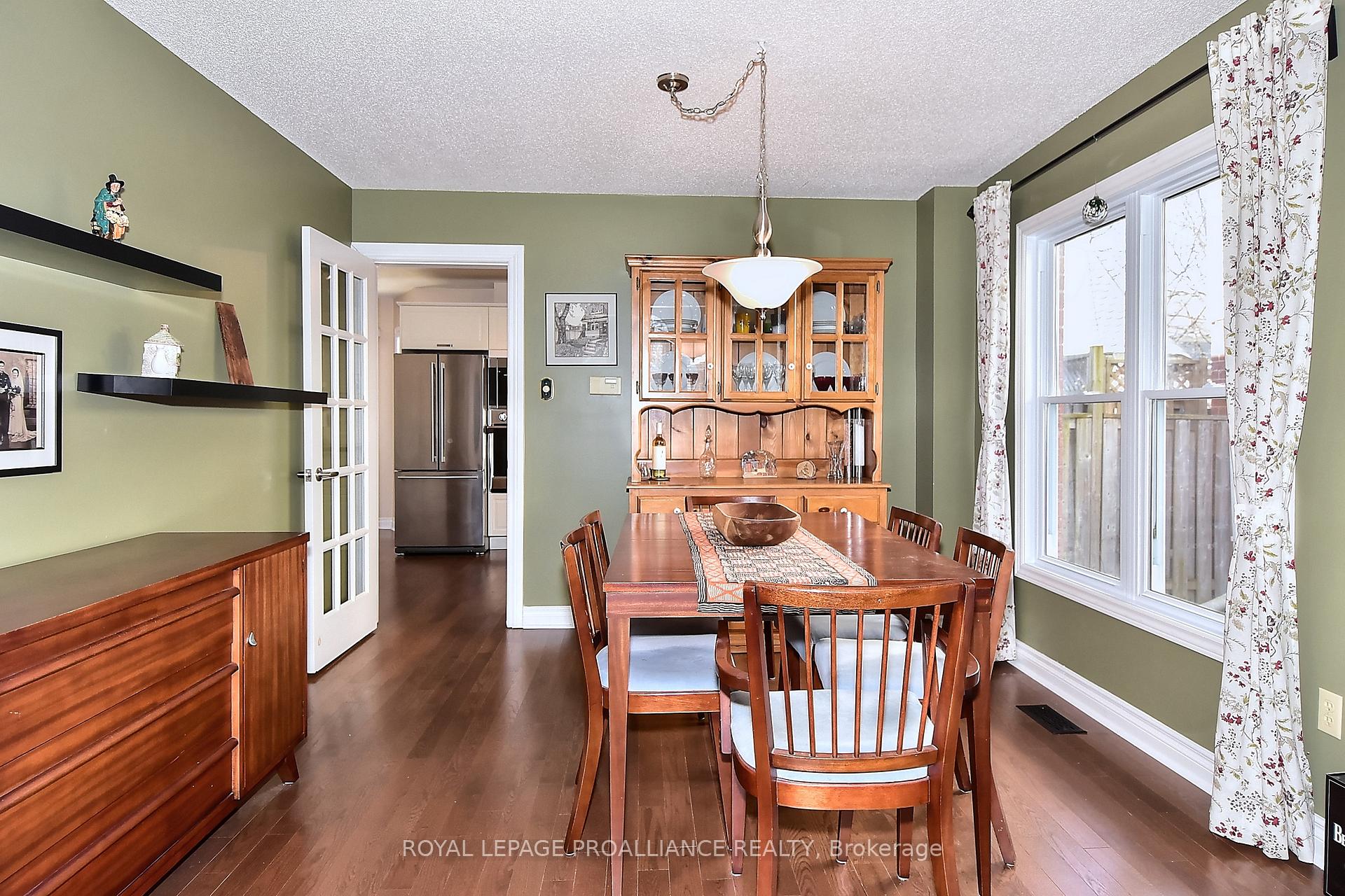 Photo 8 of 45 Strathmanor Drive, Clarington, Bowmanville — HOMEH