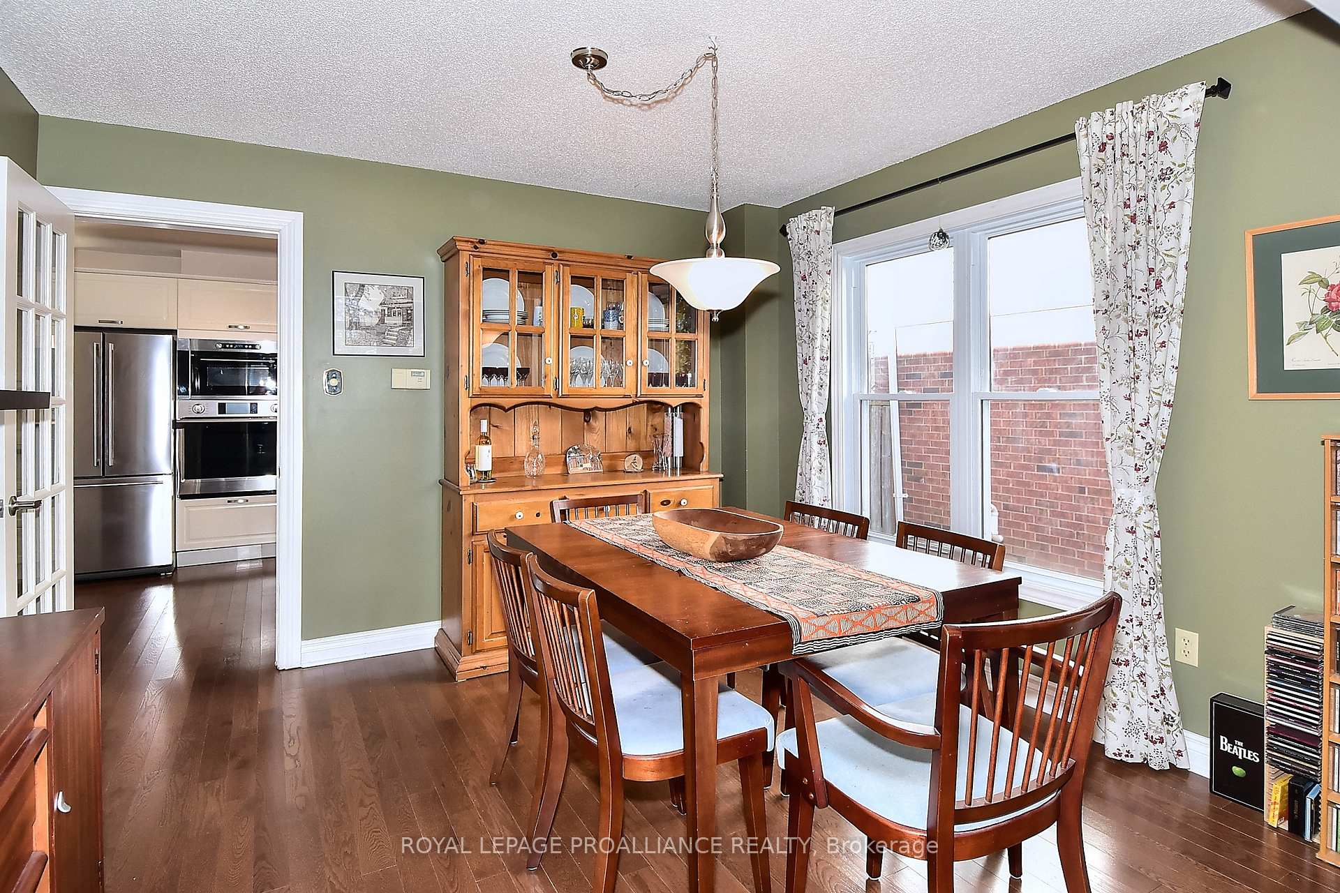 Photo 9 of 45 Strathmanor Drive, Clarington, Bowmanville — HOMEH