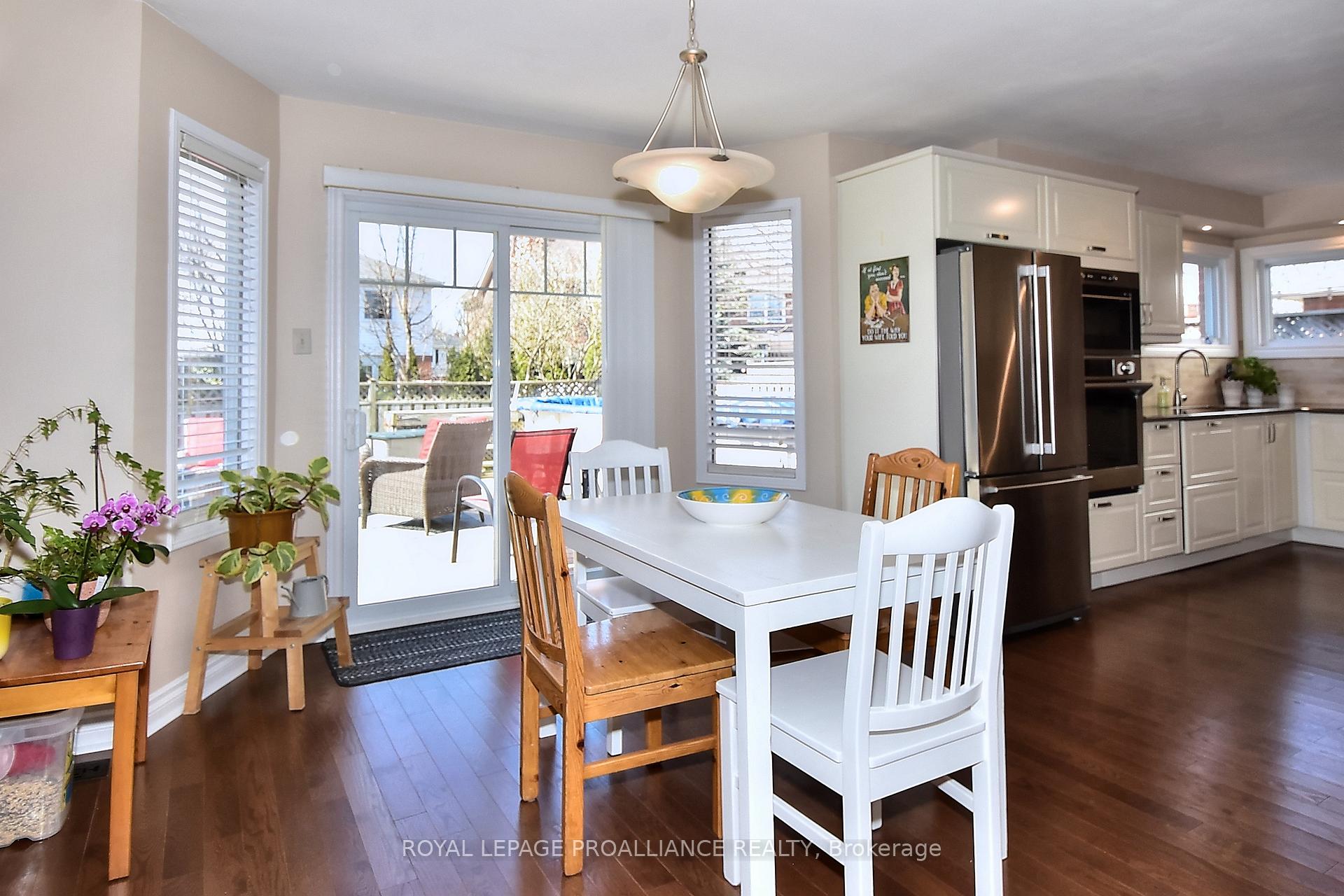 Photo 15 of 45 Strathmanor Drive, Clarington, Bowmanville — HOMEH