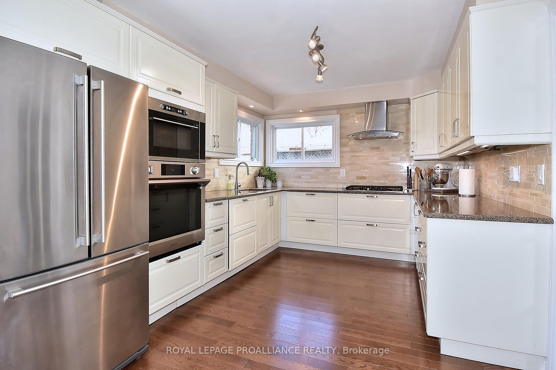 Photo 16 of 45 Strathmanor Drive, Clarington, Bowmanville — HOMEH