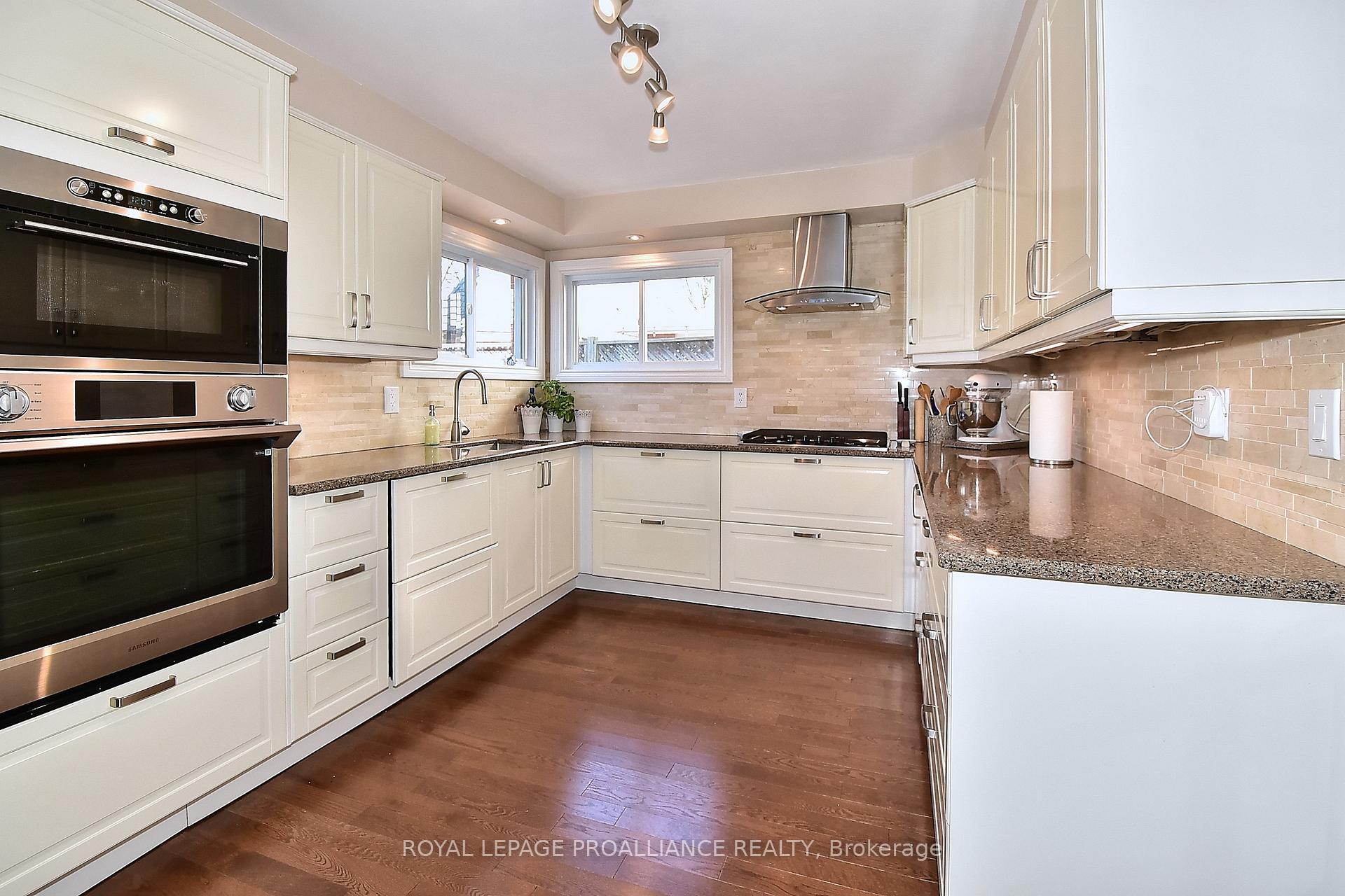 Photo 17 of 45 Strathmanor Drive, Clarington, Bowmanville — HOMEH