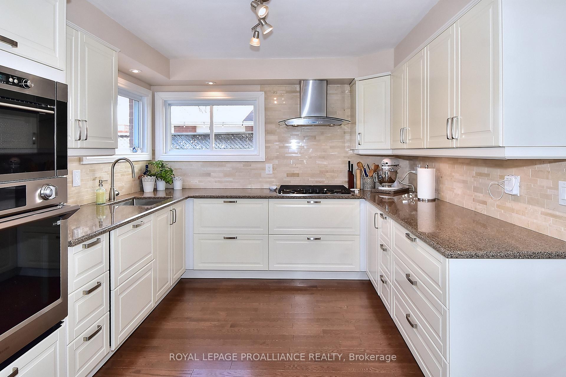 Photo 18 of 45 Strathmanor Drive, Clarington, Bowmanville — HOMEH