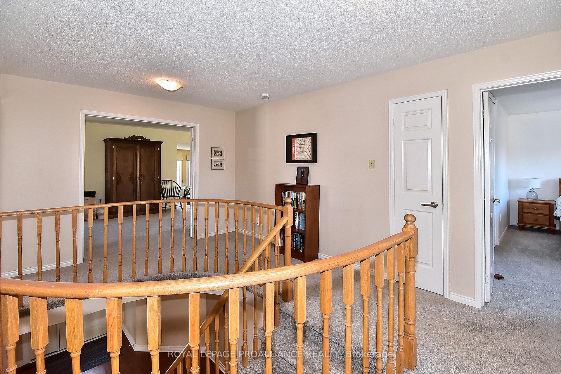 Photo 23 of 45 Strathmanor Drive, Clarington, Bowmanville — HOMEH
