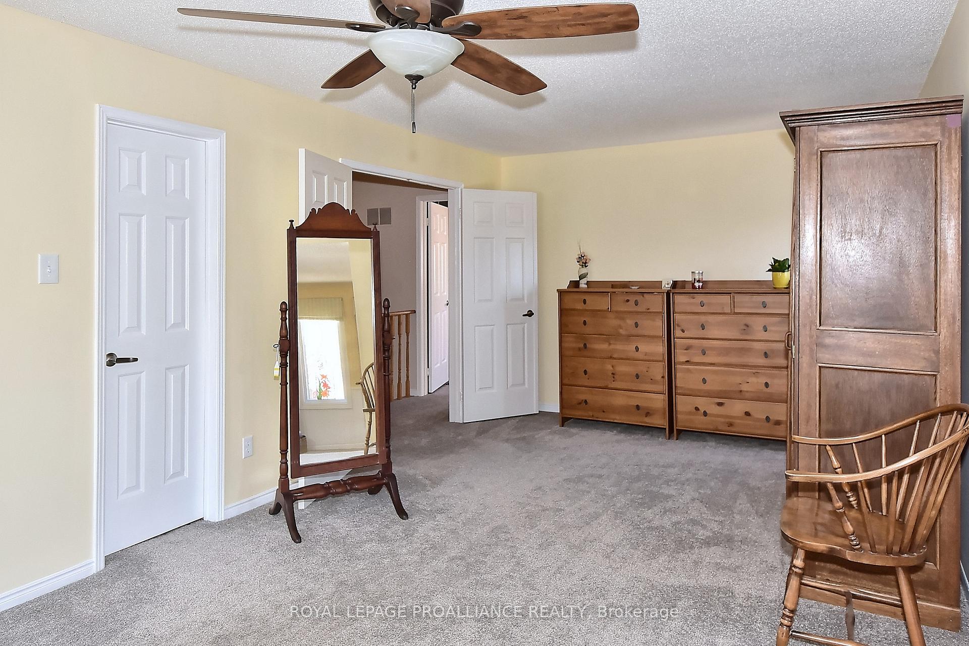 Photo 25 of 45 Strathmanor Drive, Clarington, Bowmanville — HOMEH