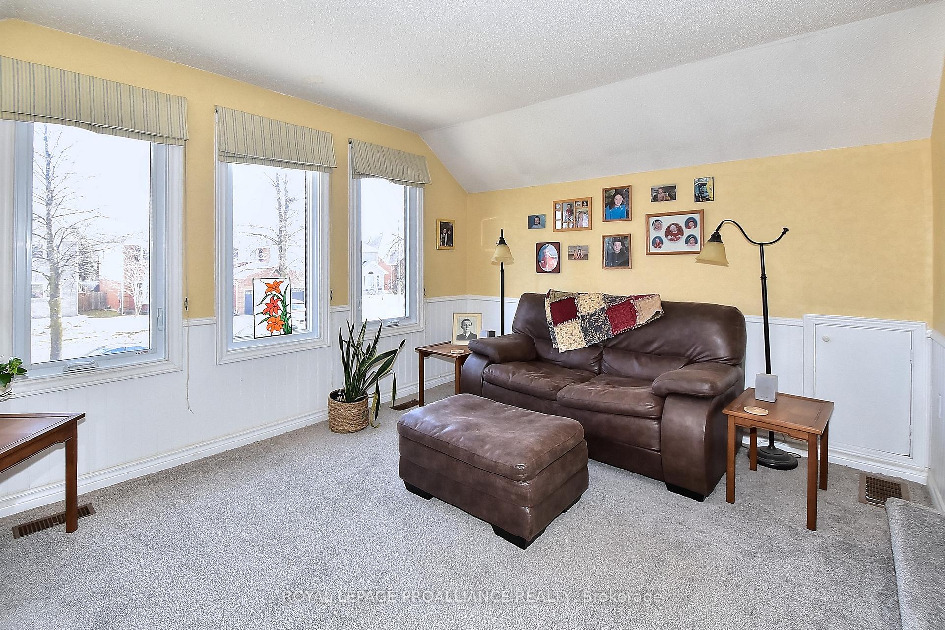 Photo 27 of 45 Strathmanor Drive, Clarington, Bowmanville — HOMEH