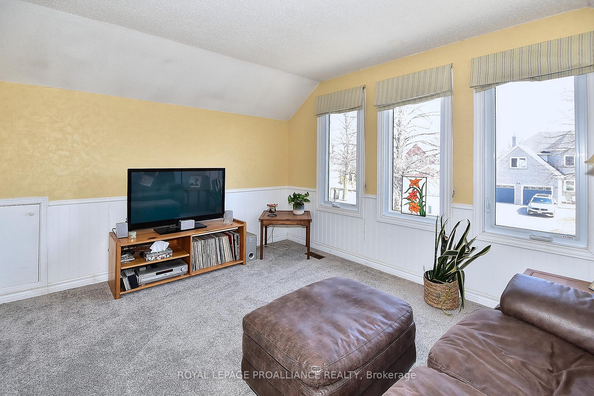 Photo 28 of 45 Strathmanor Drive, Clarington, Bowmanville — HOMEH
