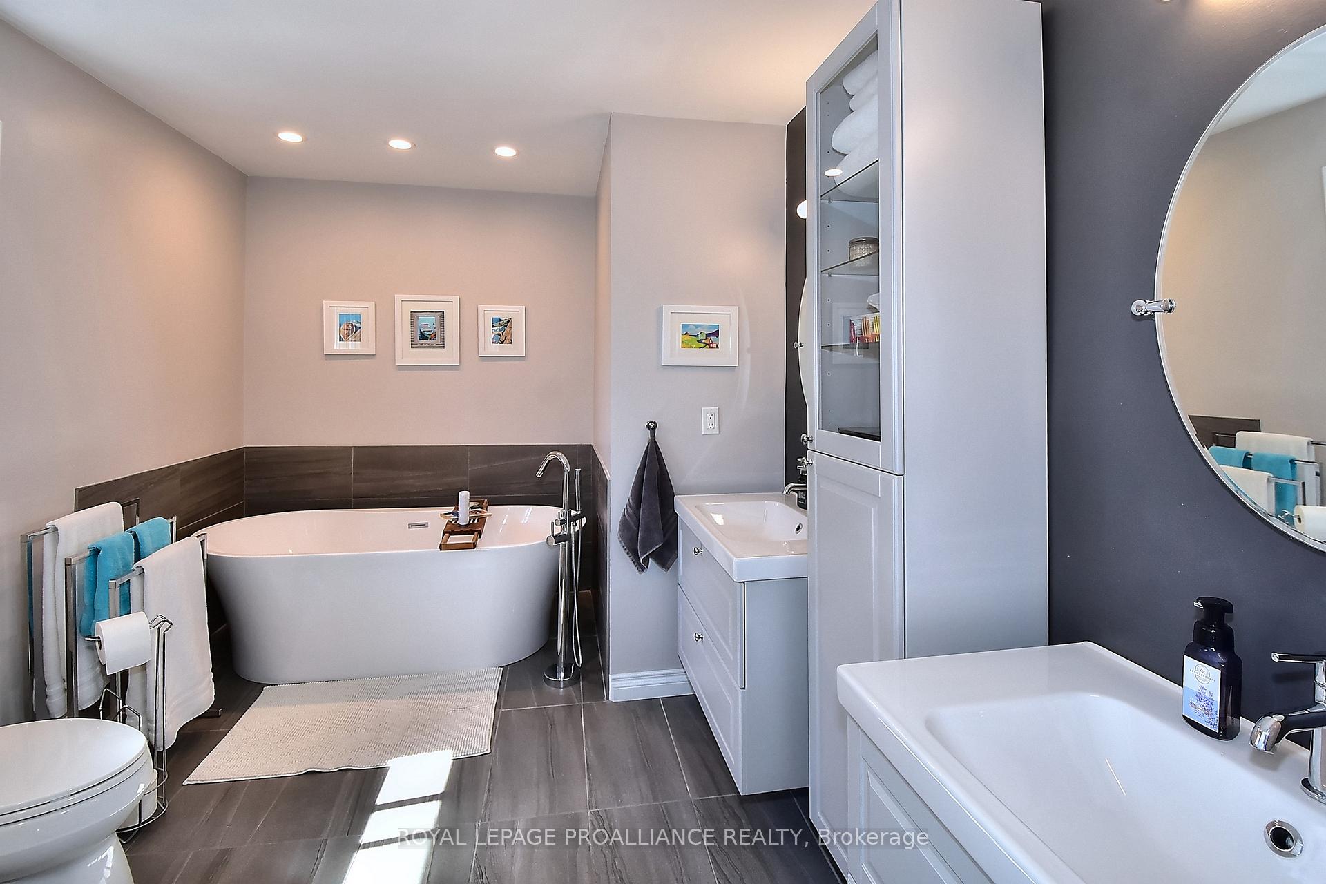 Photo 29 of 45 Strathmanor Drive, Clarington, Bowmanville — HOMEH
