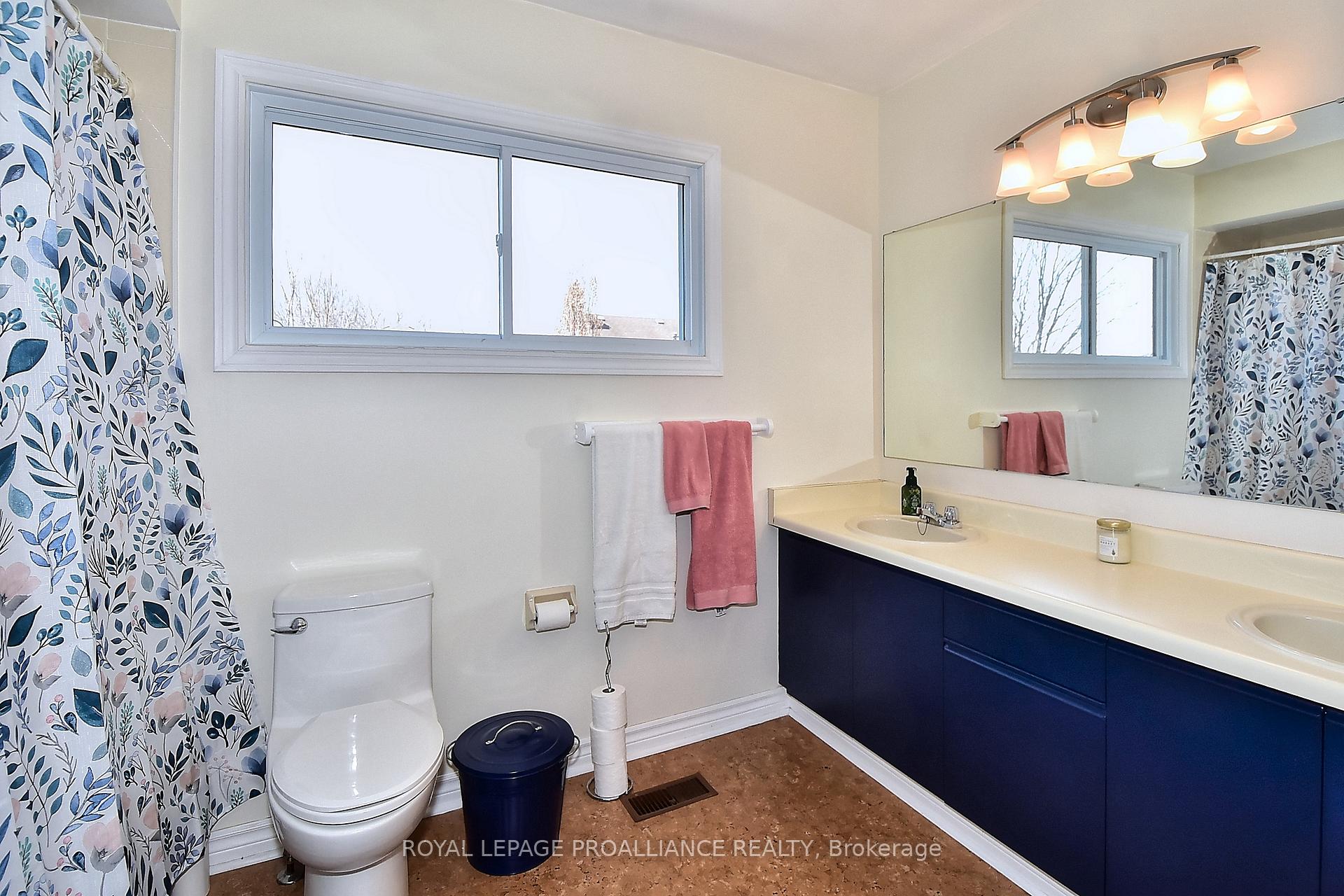 Photo 38 of 45 Strathmanor Drive, Clarington, Bowmanville — HOMEH
