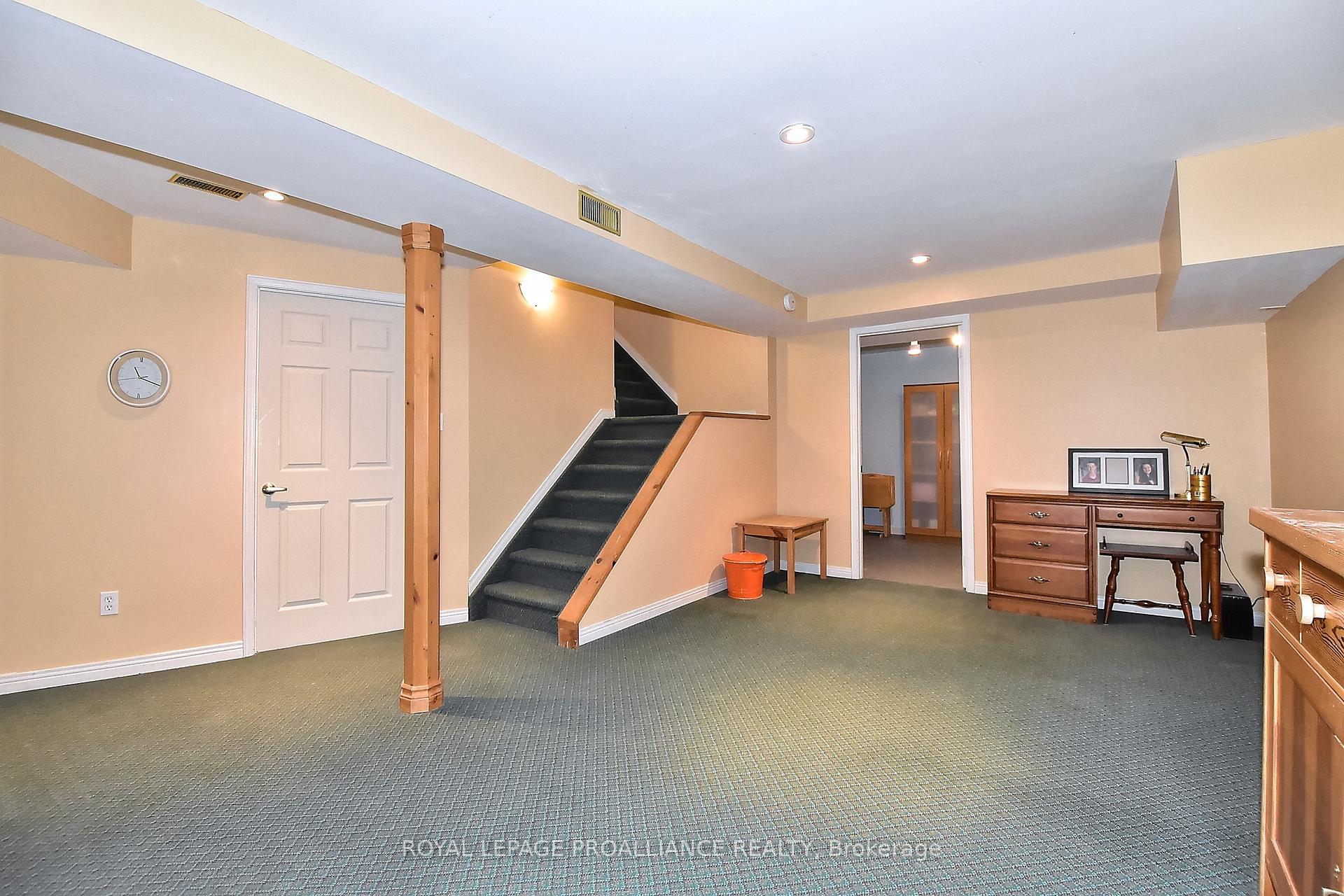 Photo 40 of 45 Strathmanor Drive, Clarington, Bowmanville — HOMEH