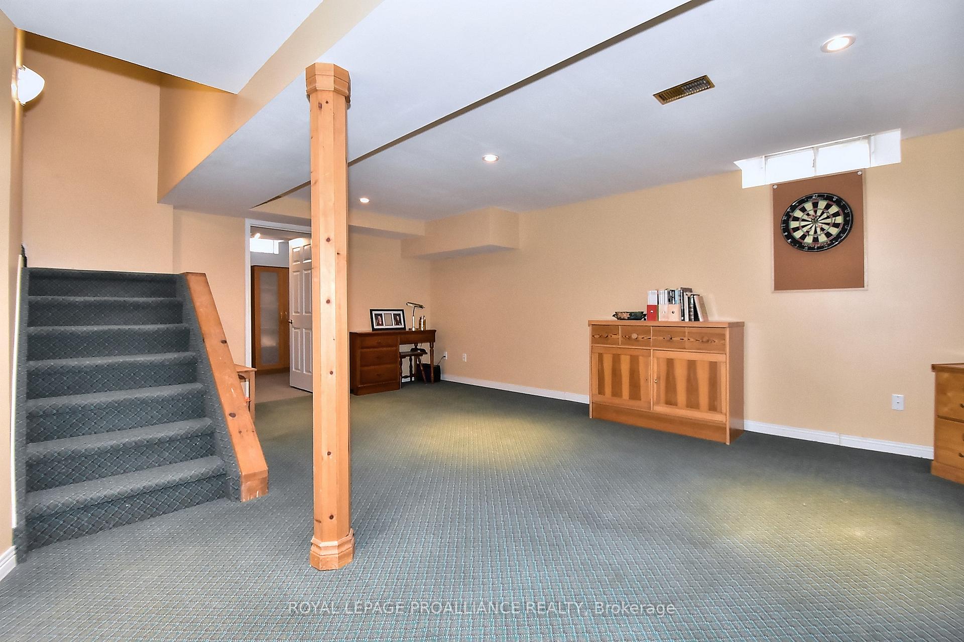 Photo 41 of 45 Strathmanor Drive, Clarington, Bowmanville — HOMEH