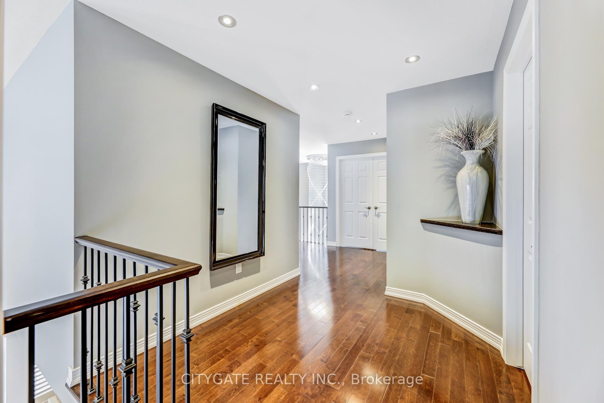 Photo 21 of 24 Simpson Avenue, Hamilton, Stoney Creek — HOMEH