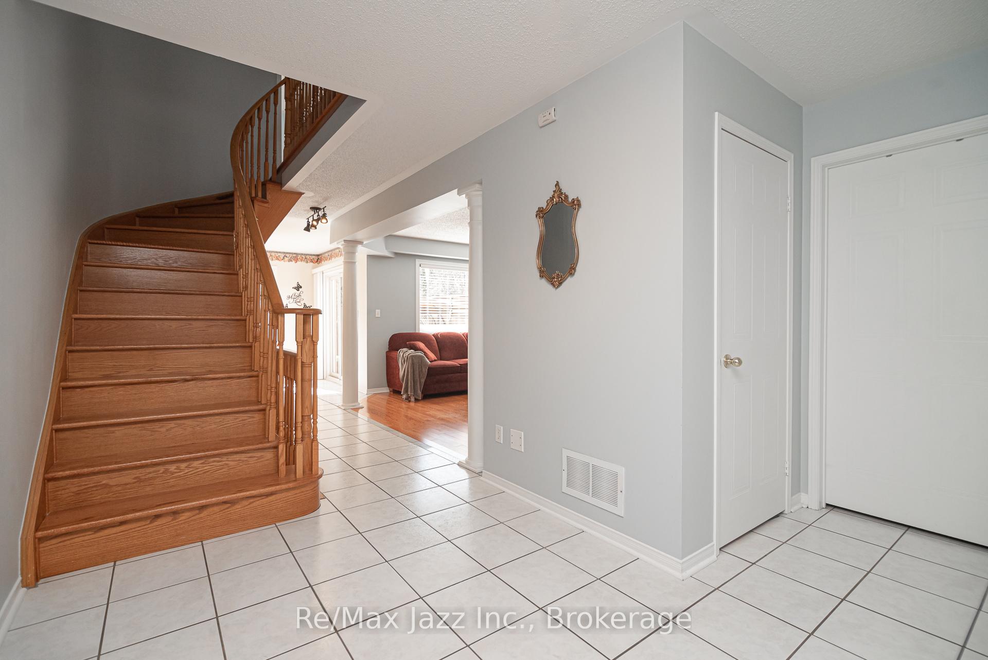 Photo 2 of 35 Avondale Drive, Clarington, Courtice — HOMEH