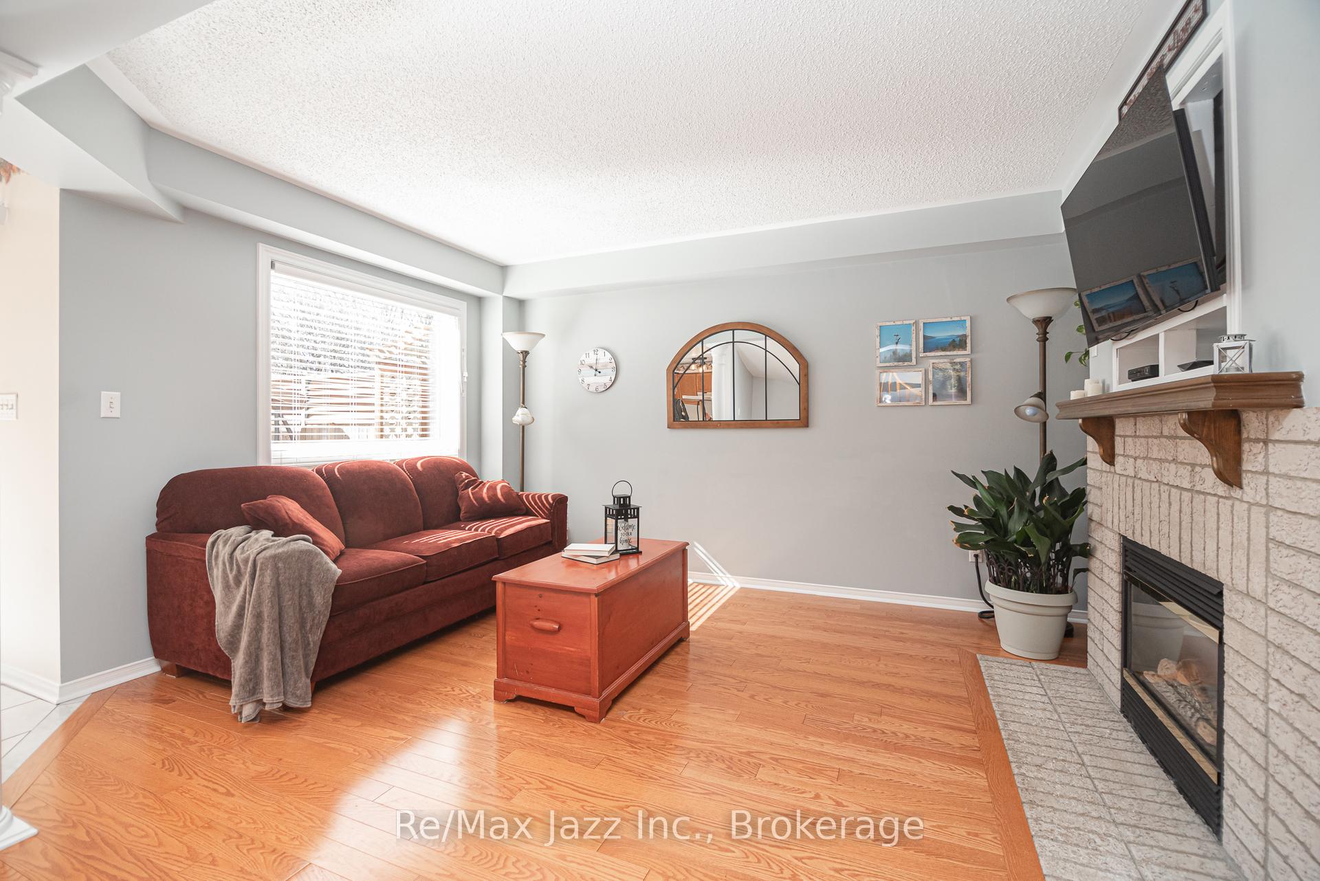 Photo 6 of 35 Avondale Drive, Clarington, Courtice — HOMEH