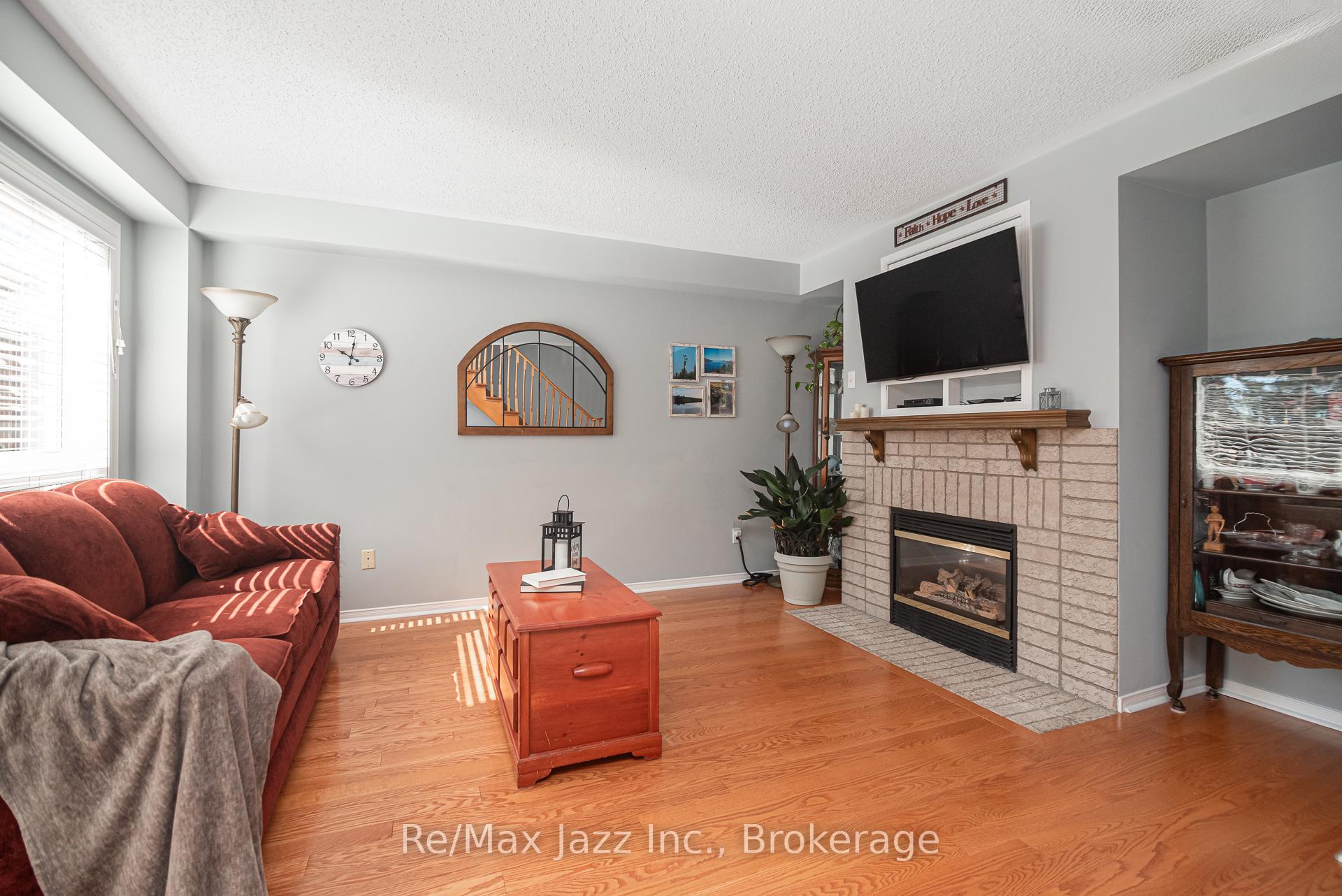Photo 7 of 35 Avondale Drive, Clarington, Courtice — HOMEH