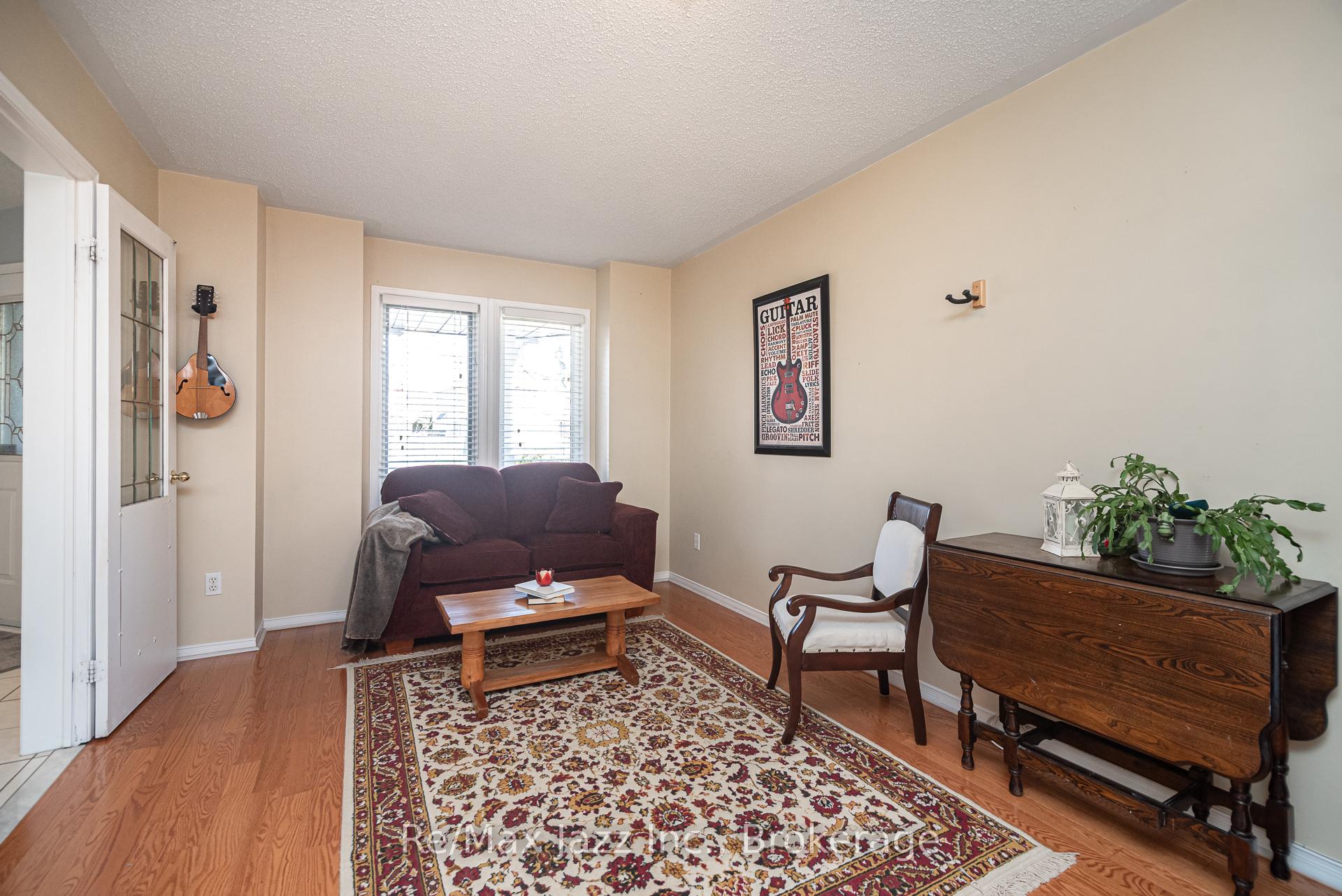 Photo 8 of 35 Avondale Drive, Clarington, Courtice — HOMEH