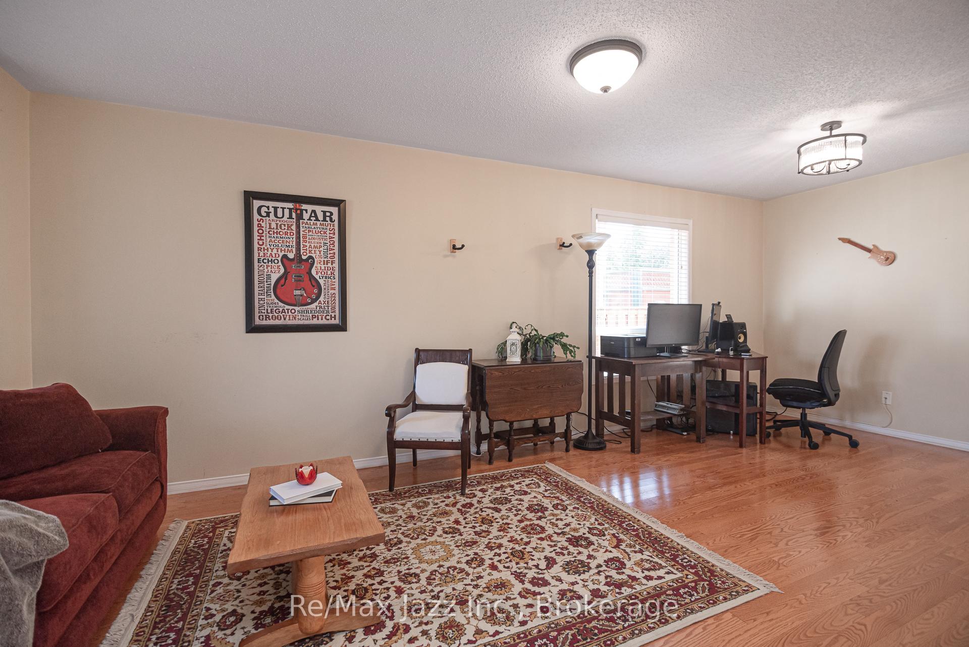 Photo 9 of 35 Avondale Drive, Clarington, Courtice — HOMEH