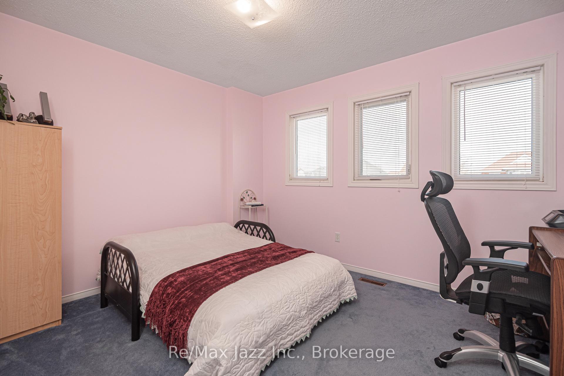 Photo 14 of 35 Avondale Drive, Clarington, Courtice — HOMEH